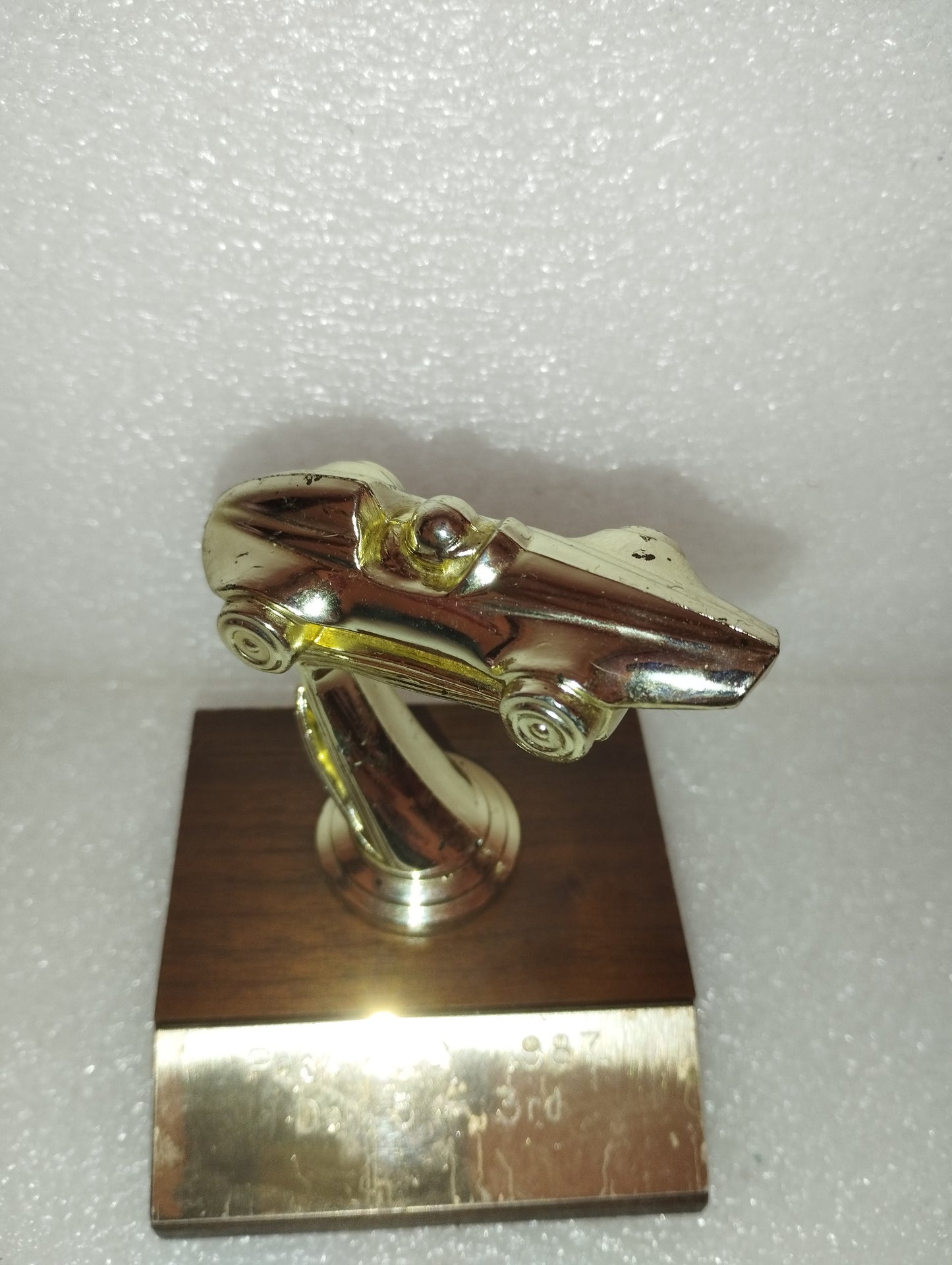 Piccolo Trofeo Auto Da Corsa
Made in  USA
In Plastica e Legno