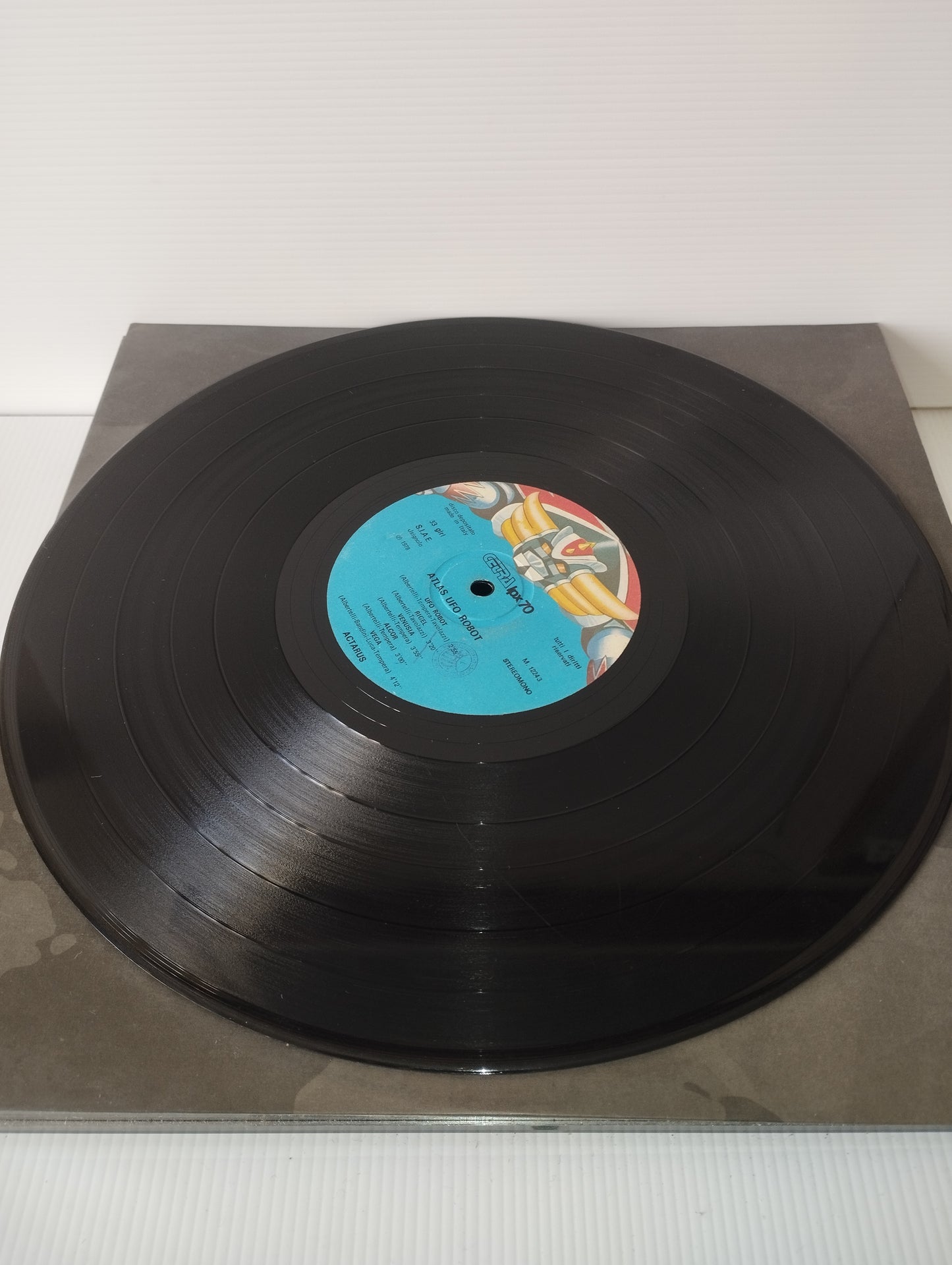 Atlas Ufo Robot Actarus Lp 33 giri
Edito nel 1978 da Cetra Cod.LPX70
PRECISO CHE È IN VENDITA IL SOLO VINILE.NO COPERTINA