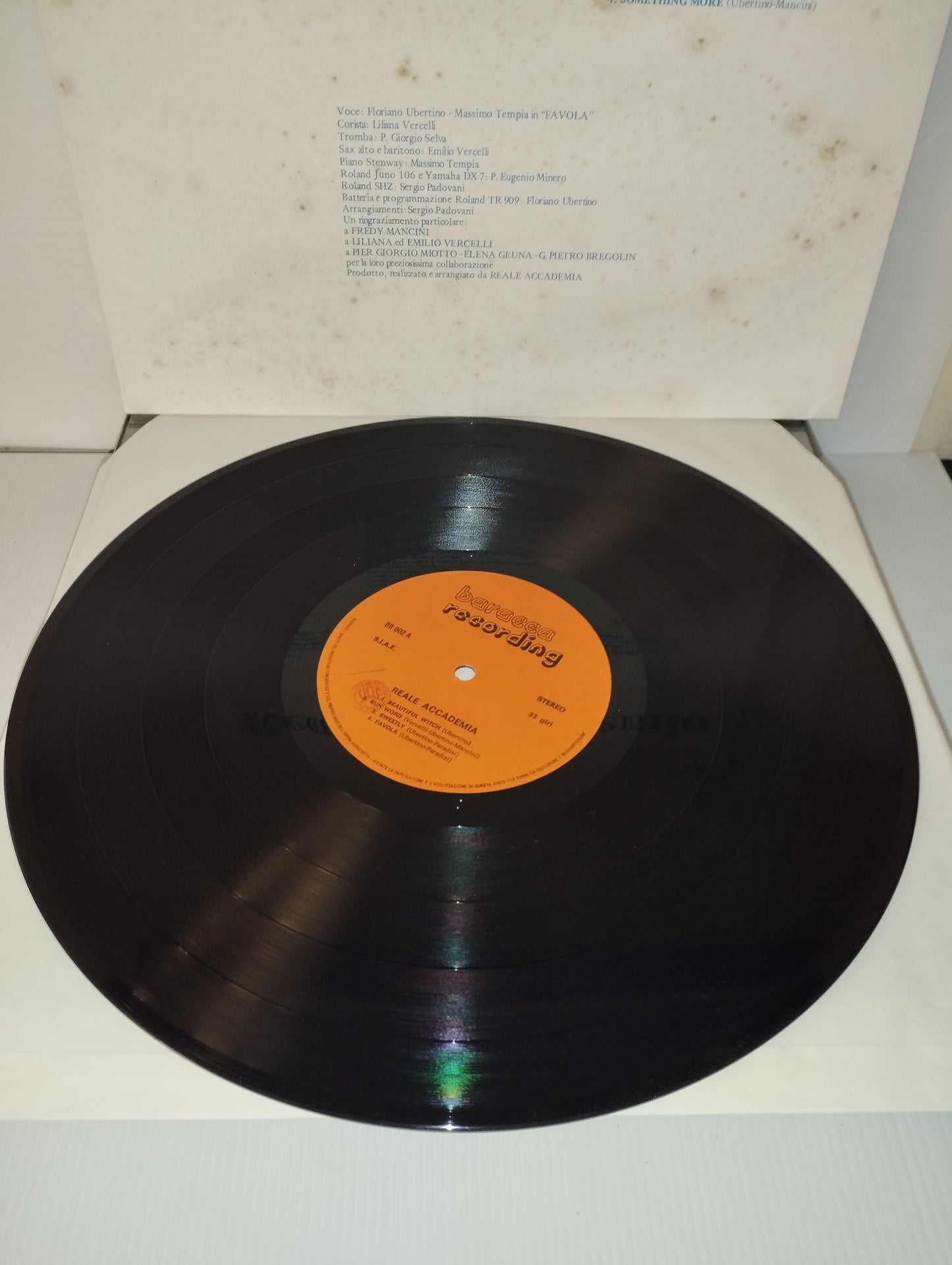 Reale Accademia Omonimo LP 33 Giri Edito nel 1987 da Baracca Recording Cod.BR/002
Genere:Electronic,Pop
Stile :Italo Disco
Molto raro