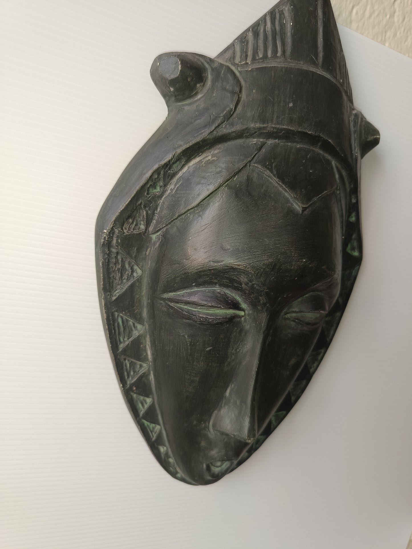 Maschera Africana In Ceramica
Misure 30 x 18 x 4 cm circa