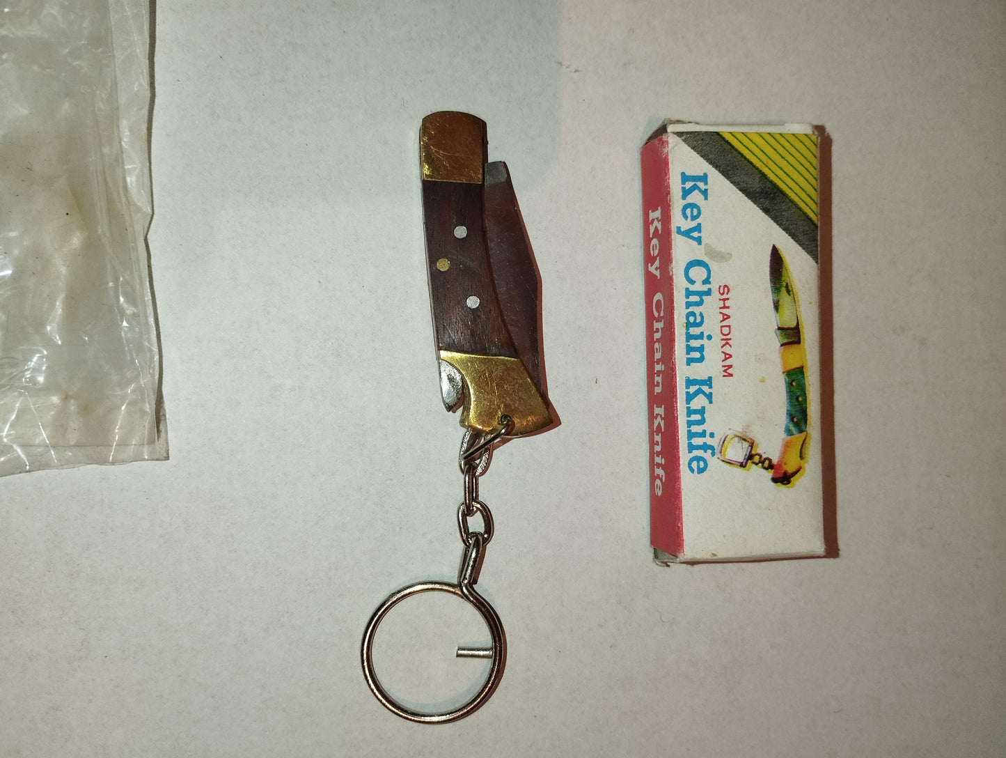 Coltellino Portachiavi Shadkam Vintage
Made in Pakistan
In metallo e legno