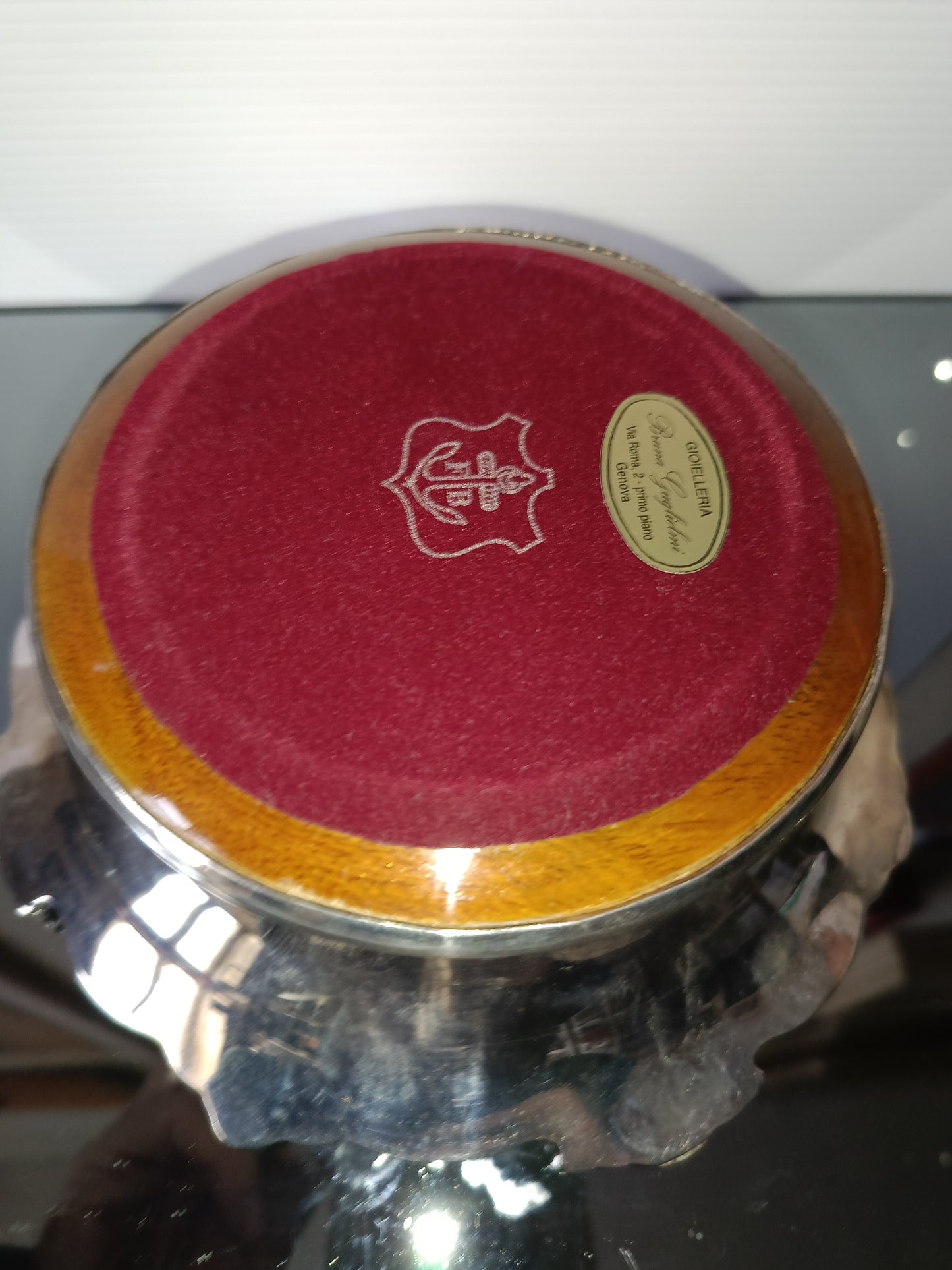 Riproduzione Sottobottiglia Da Originale D' Epoca Vittoriana
In metallo argentato e legno