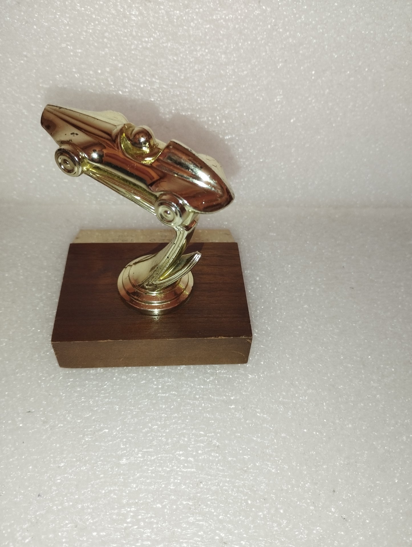 Piccolo Trofeo Auto Da Corsa
Made in  USA
In Plastica e Legno