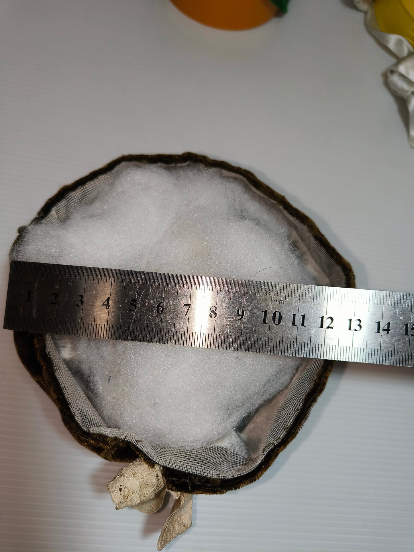 Cappelli antichi per bambole, LEGGI