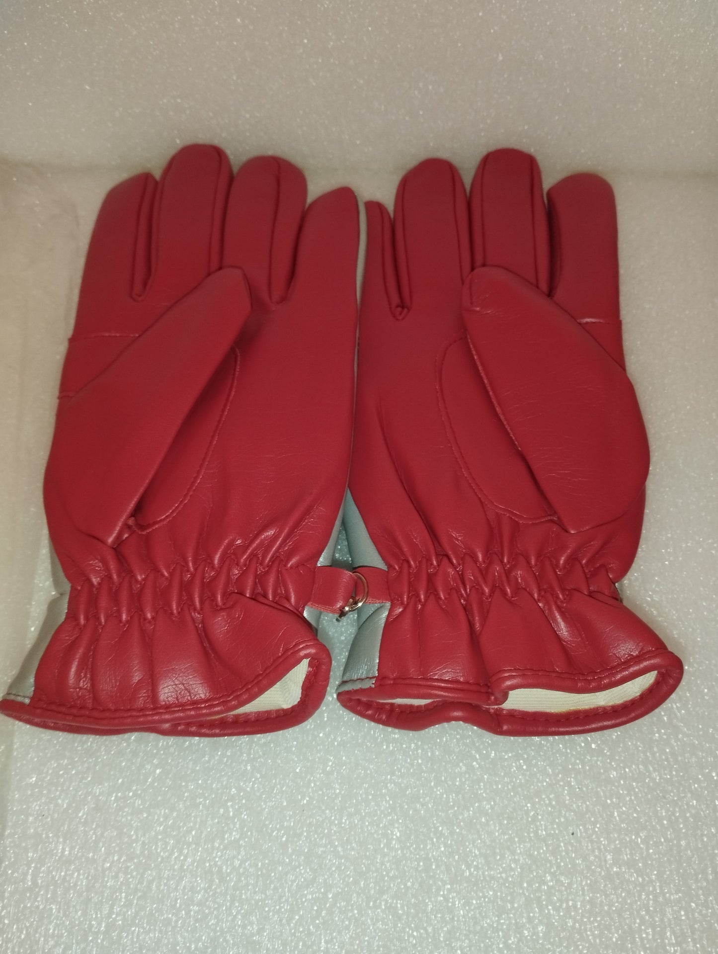 Guanti Time Of Space
100% in vinile
Originali Anni 70
Taglia M Uomo