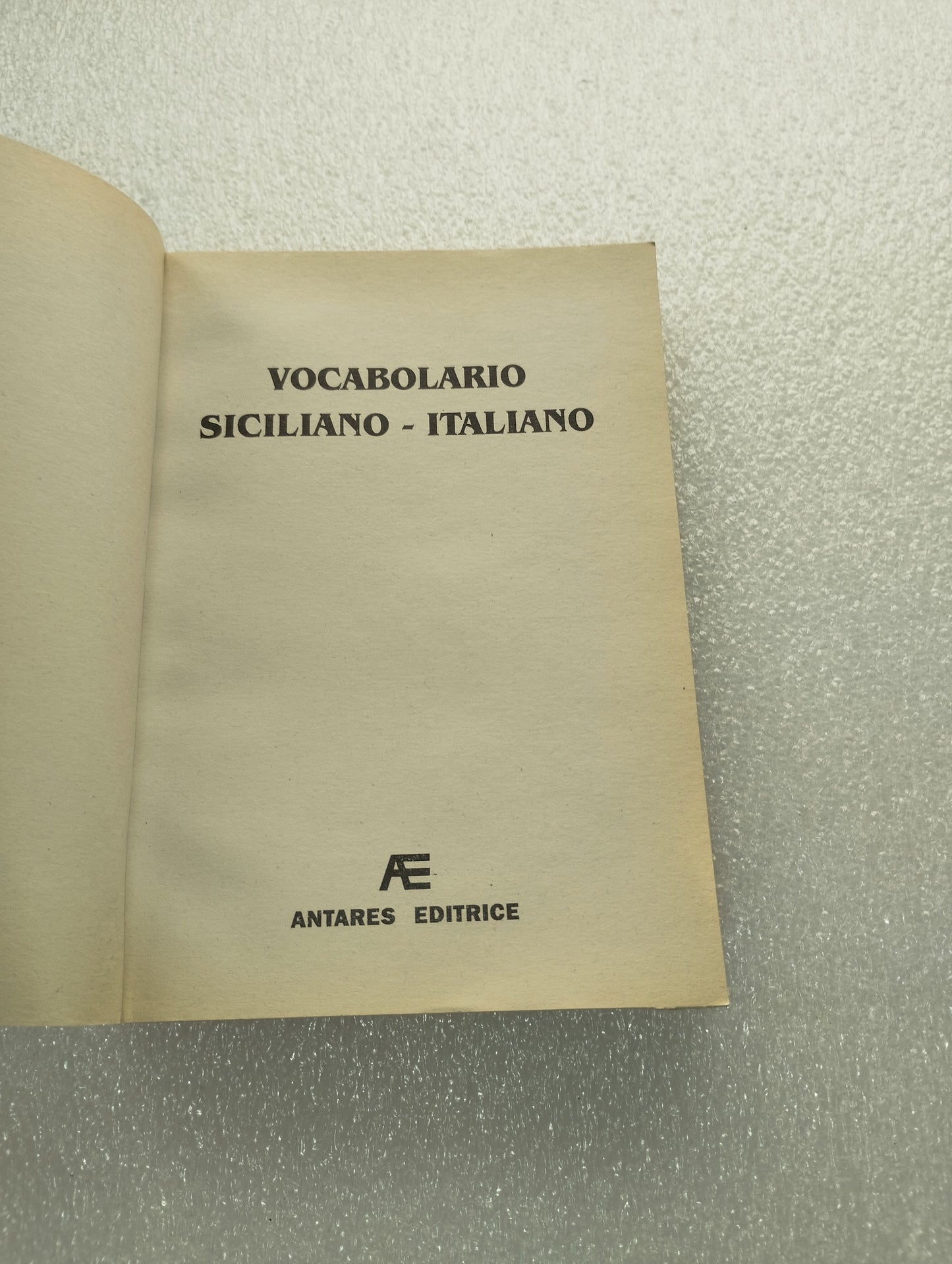 Vocabolario Siciliano -Italiano
Edito nel 1999 da Antares Editrice