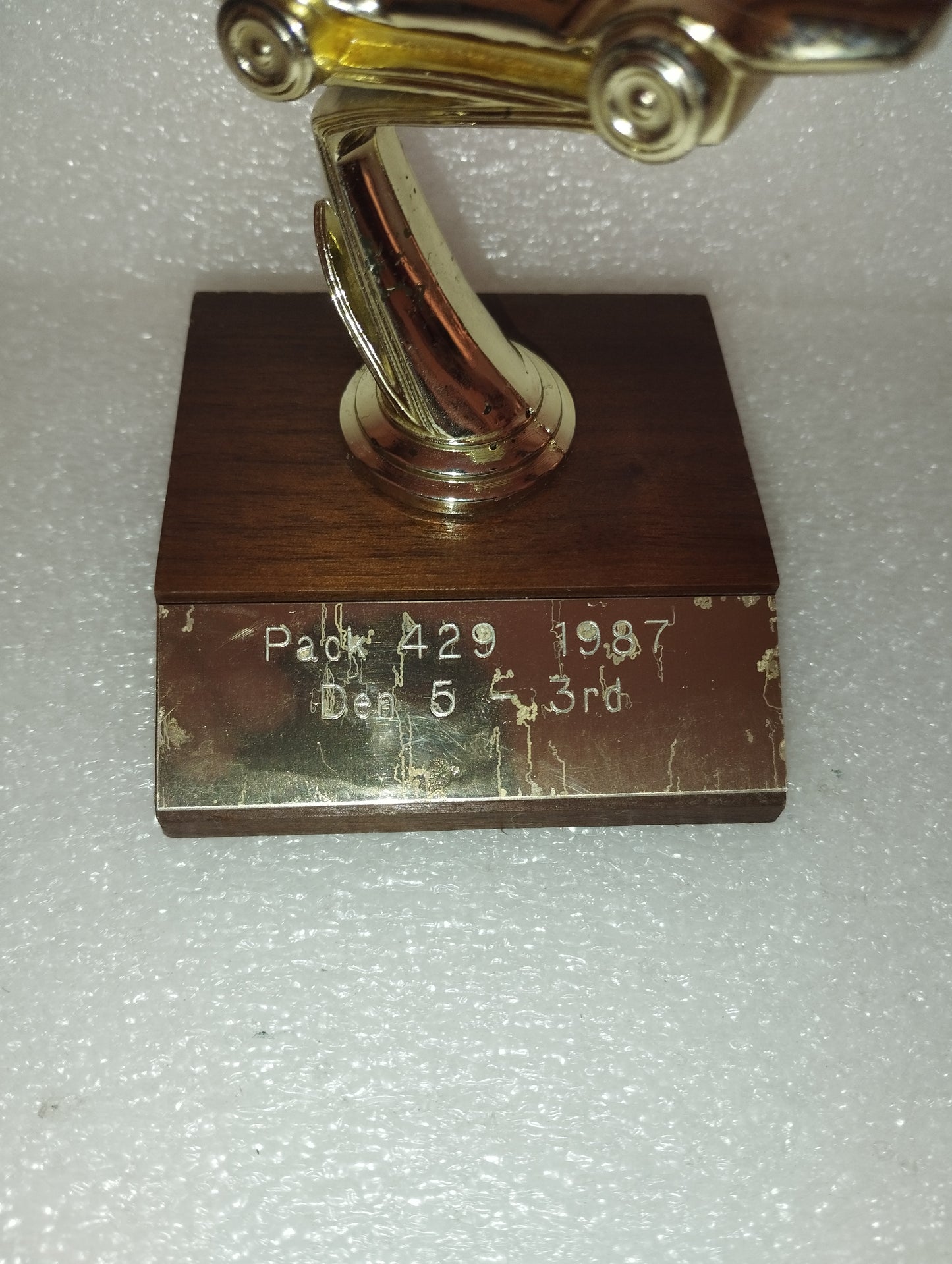 Piccolo Trofeo Auto Da Corsa
Made in  USA
In Plastica e Legno