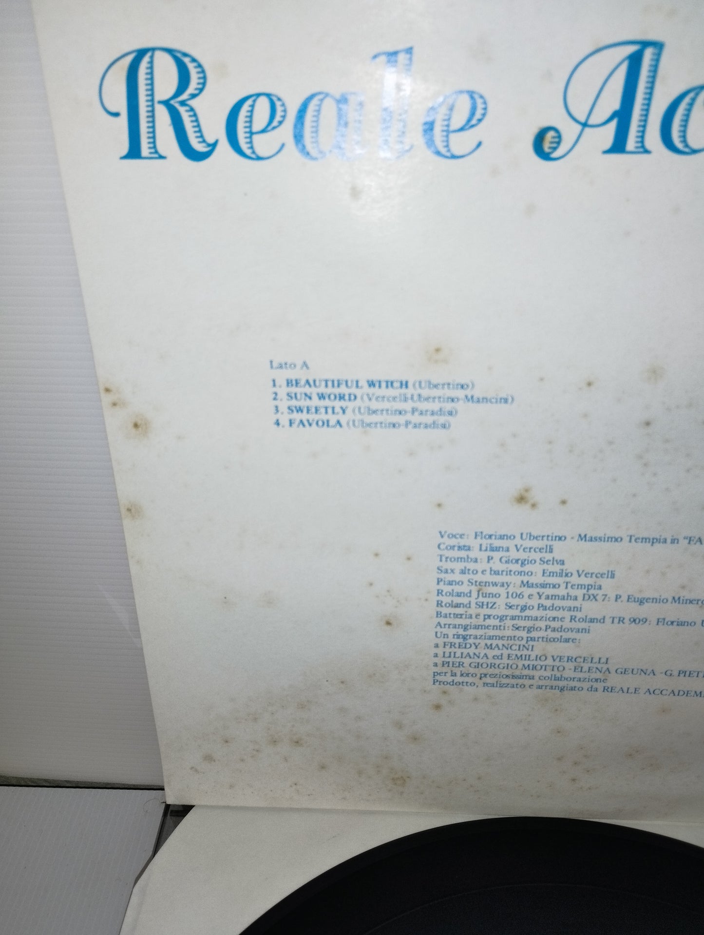 Reale Accademia Omonimo LP 33 Giri Edito nel 1987 da Baracca Recording Cod.BR/002
Genere:Electronic,Pop
Stile :Italo Disco
Molto raro