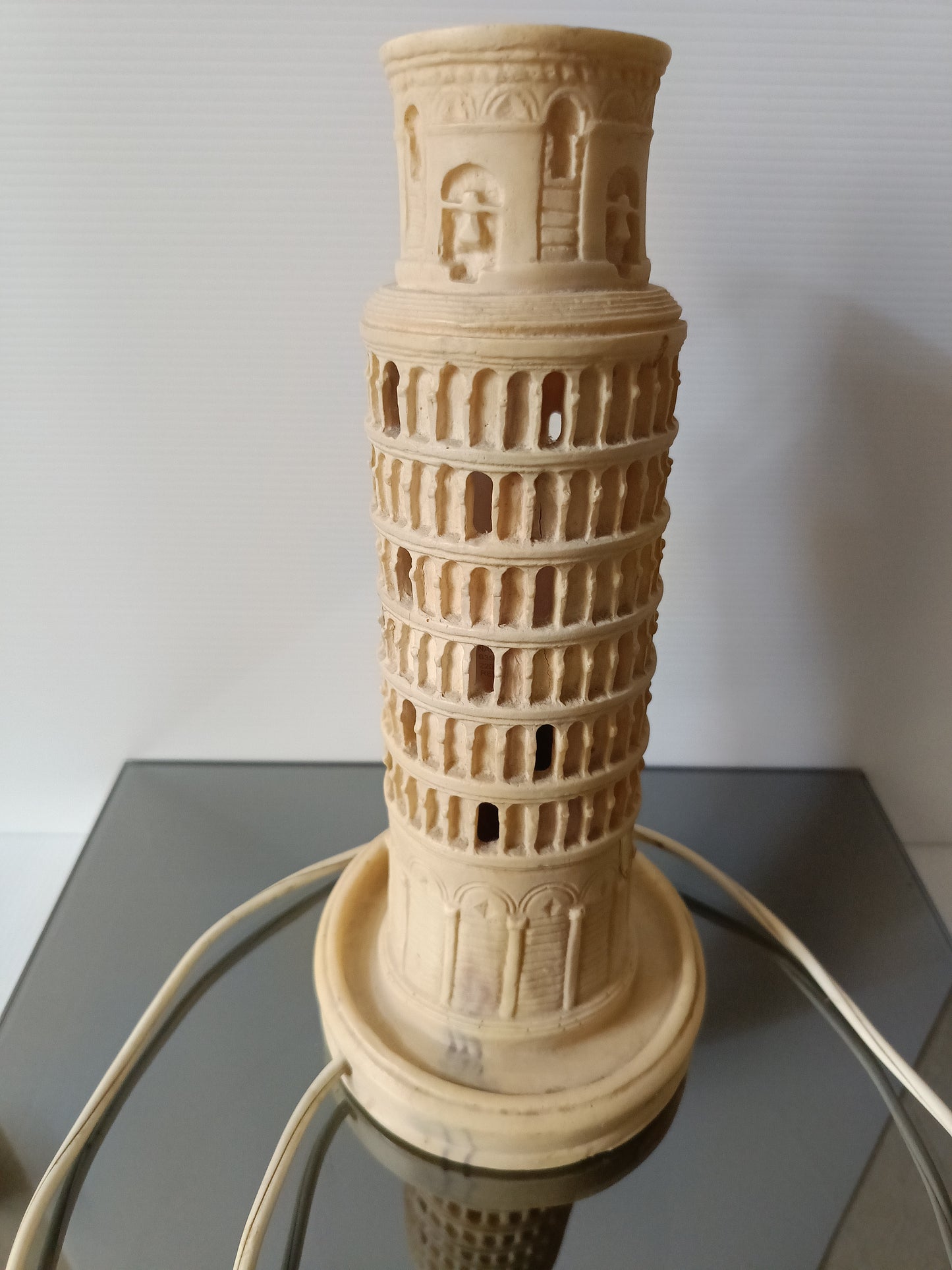 Souvenir Torre Di Pisa In Resina Con Luce Vintage
Altezza cm 24 circa