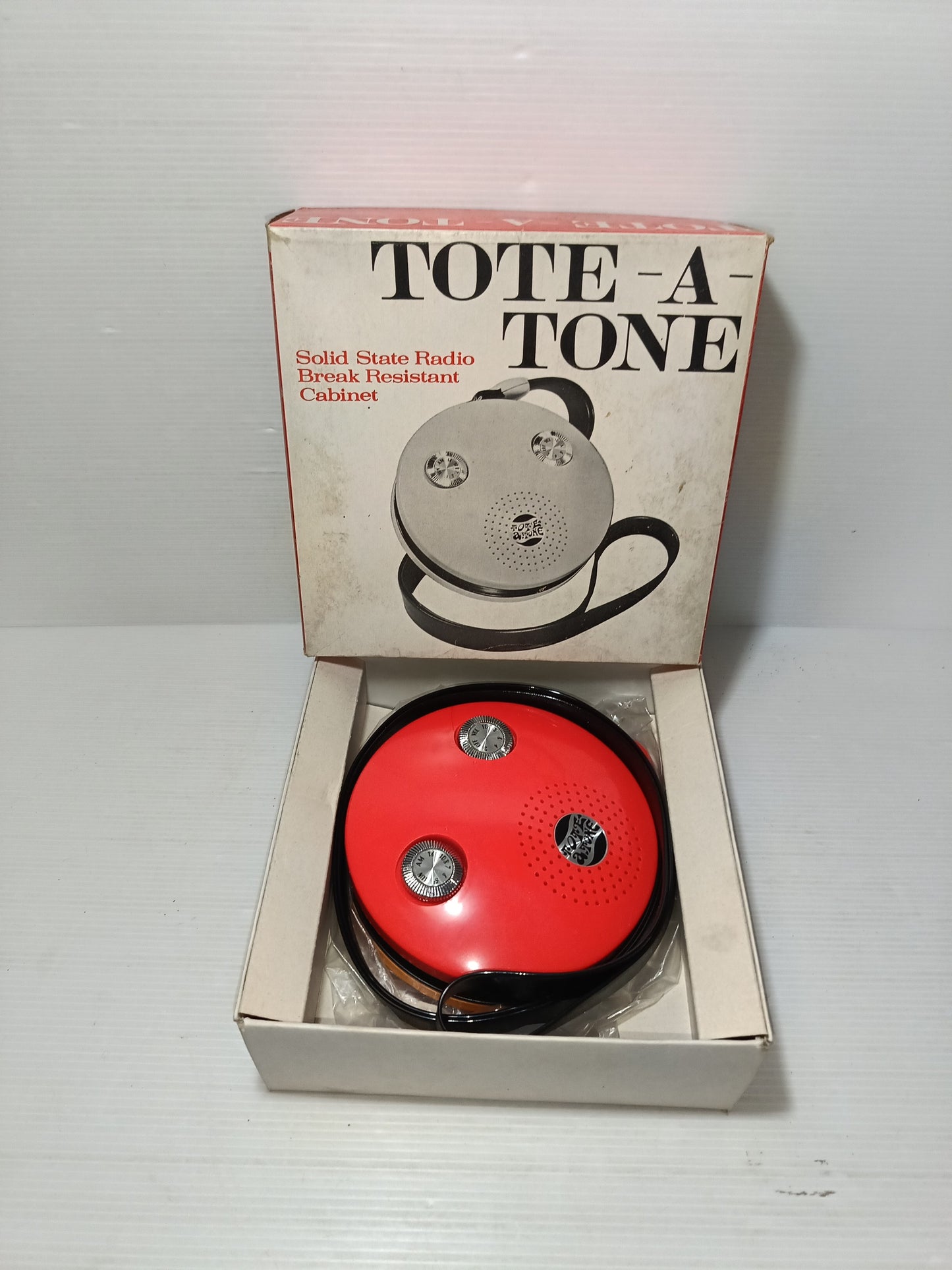 Tote -a-Tone Solid State radio portatile vintage non funzionante