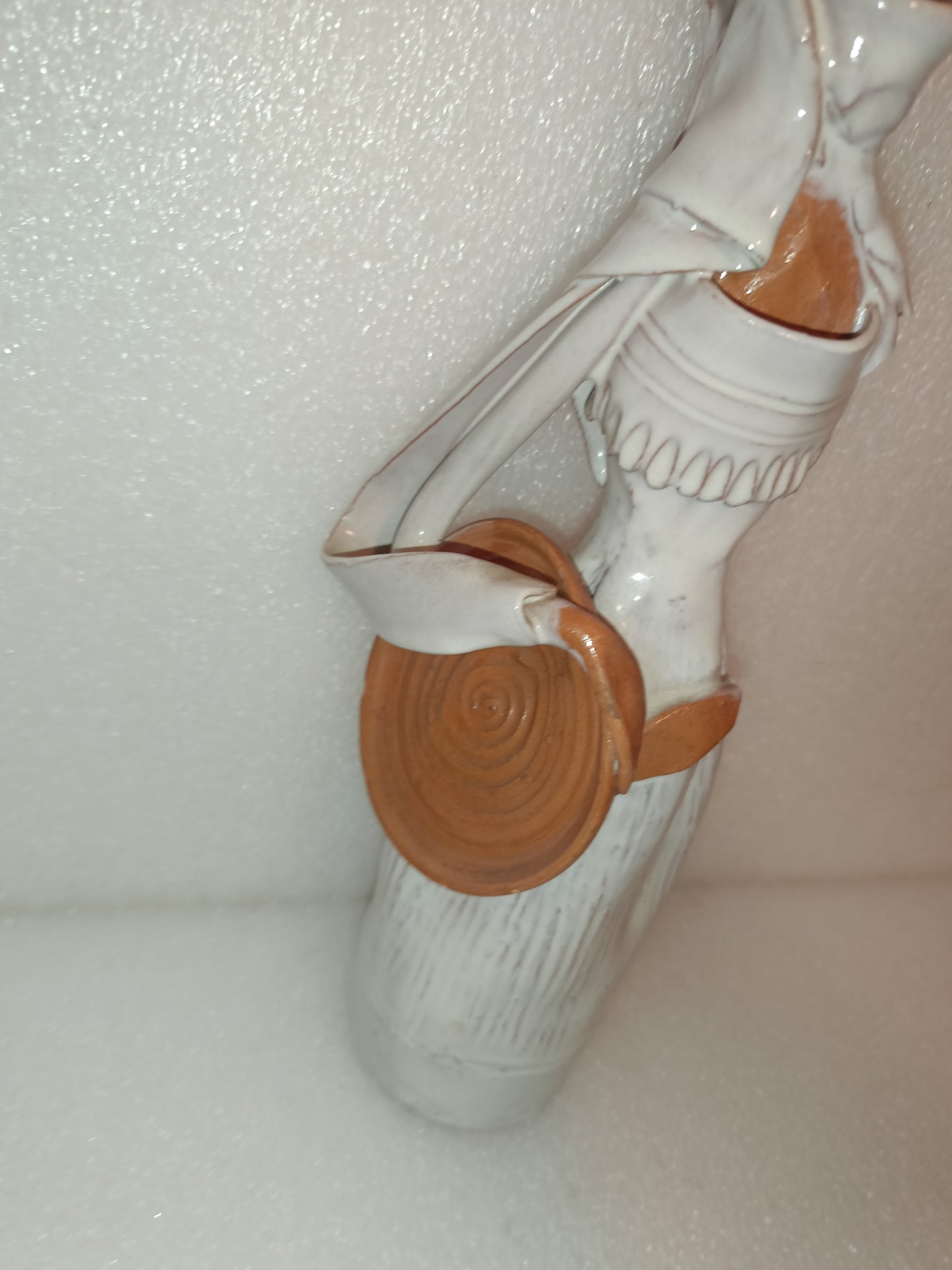 Statua Donna Sarda
Ceramica d'Arte di Emilia Paloma
Altezza cm.30 circa da restaurare