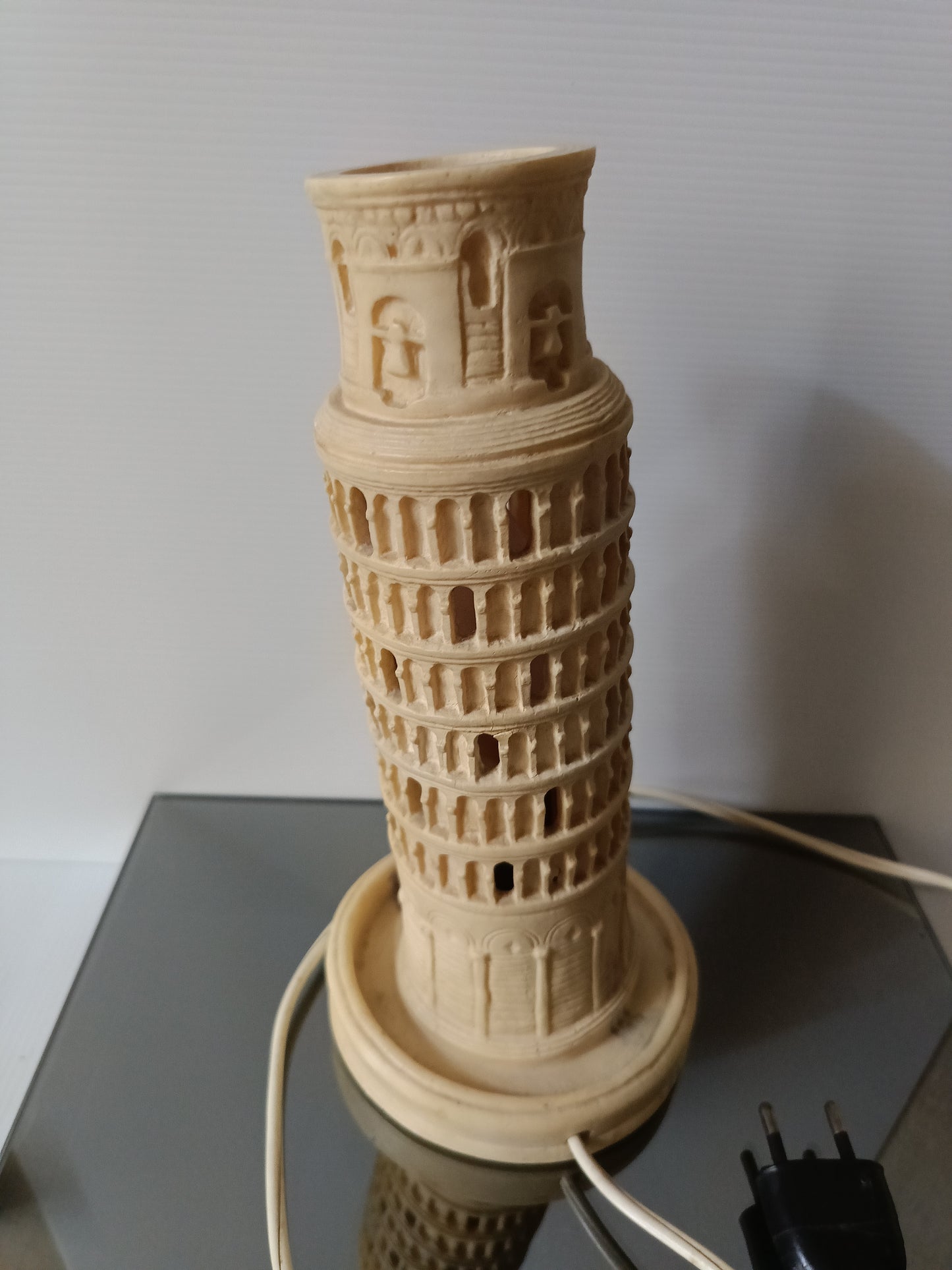 Souvenir Torre Di Pisa In Resina Con Luce Vintage
Altezza cm 24 circa