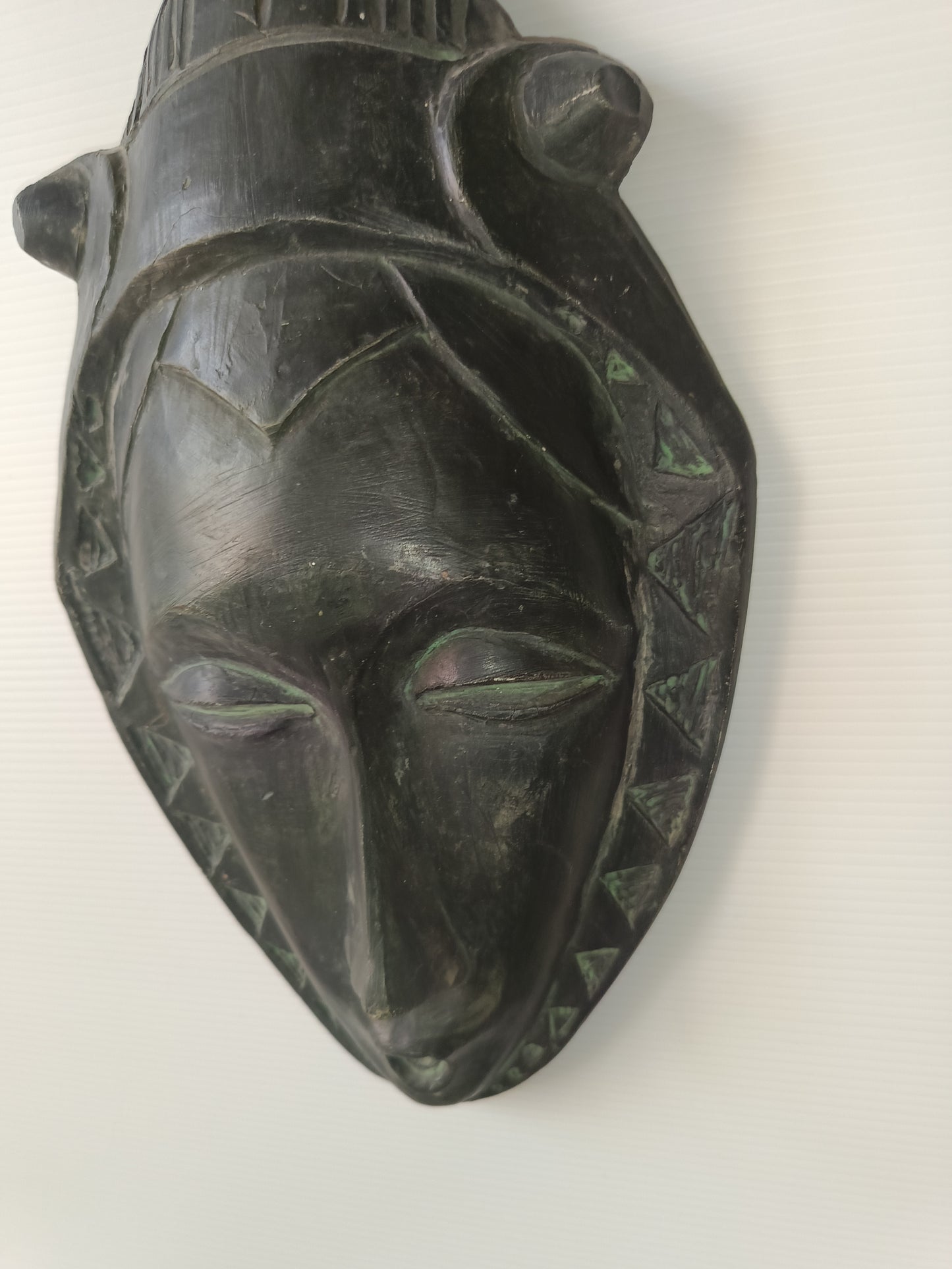Maschera Africana In Ceramica
Misure 30 x 18 x 4 cm circa