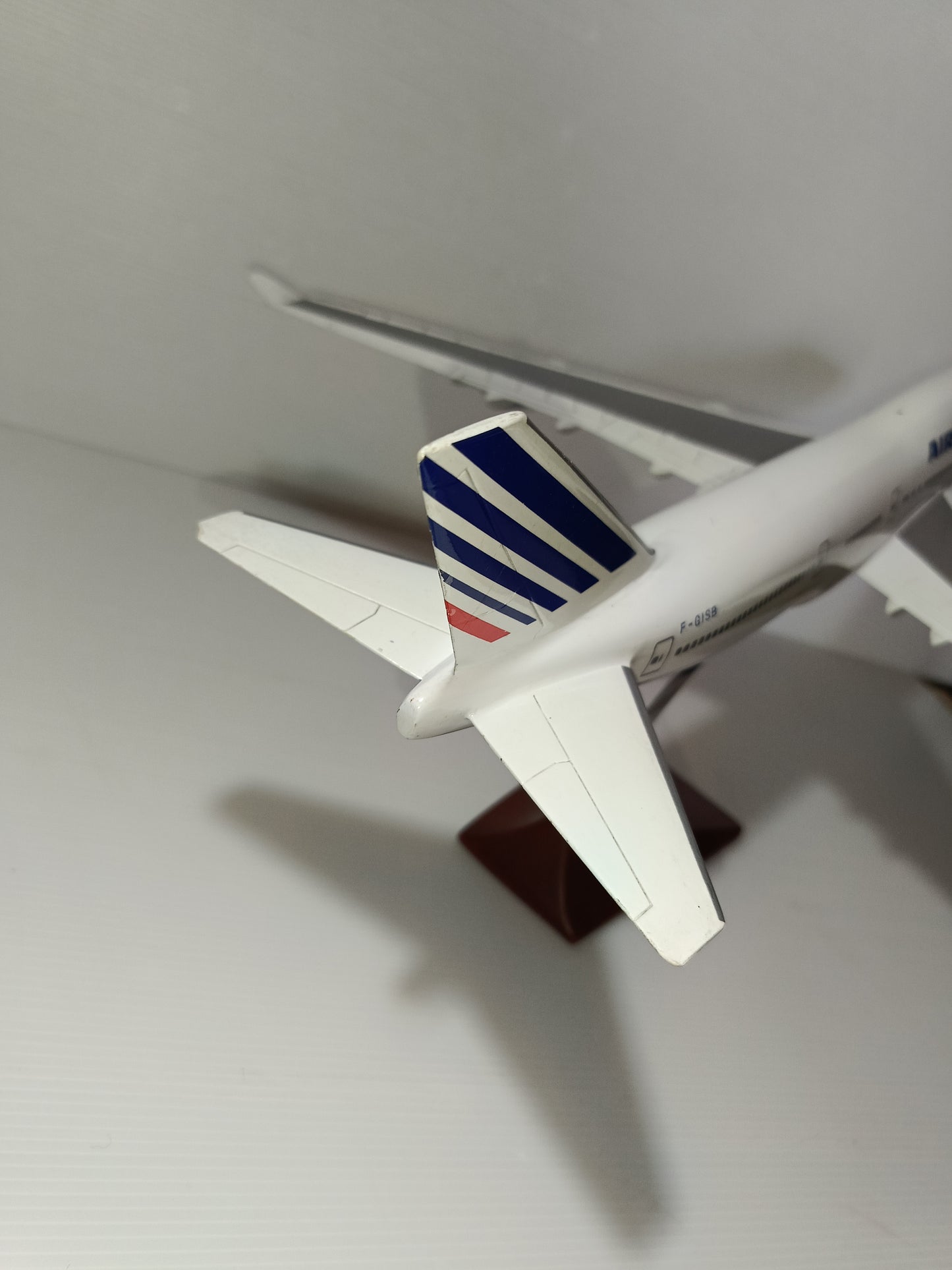 Boeing 747-400 Air France
In resina
Scala 1:120 (?)
Lunghezza cm.45 circa da restaurare