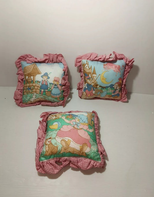 Piccoli cuscini vintage con immagini filastrocche Mamma Oca