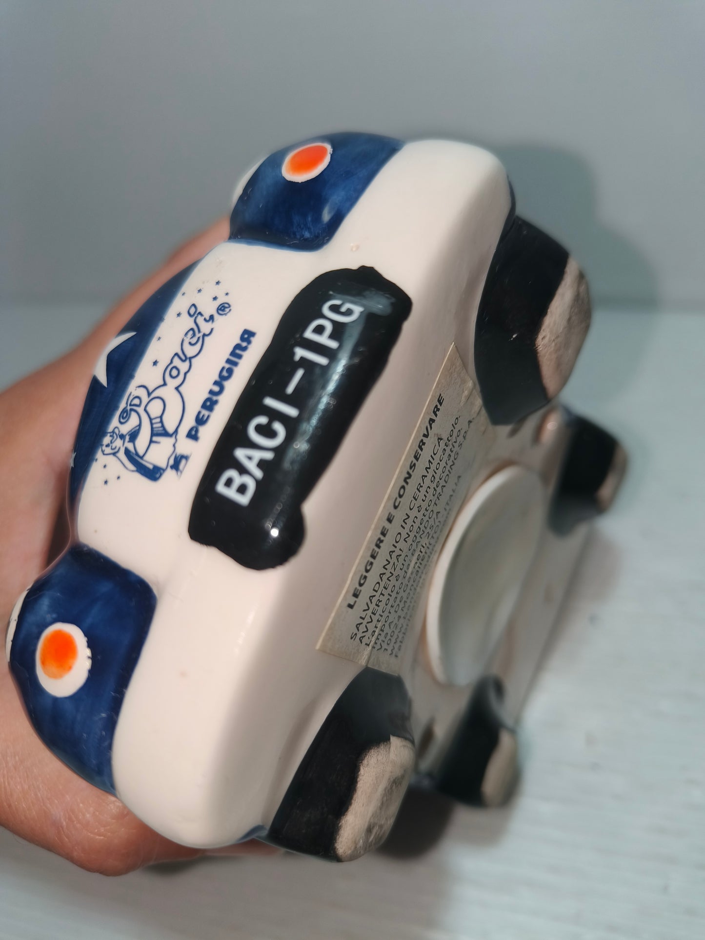 Salvadanaio Baci Perugina, LEGGI