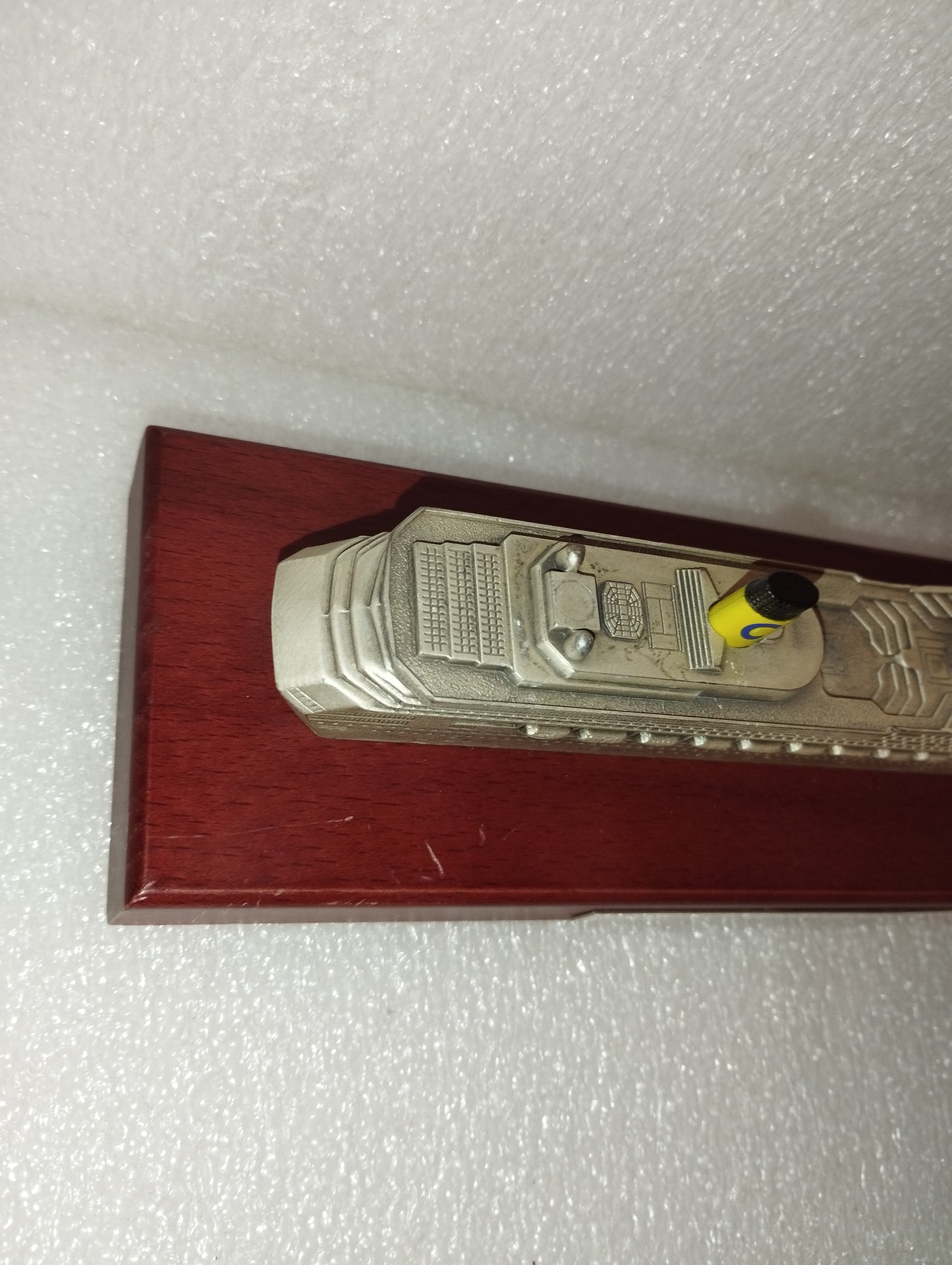 Costa Magica In Metallo Con Base In Legno
Made in Italy