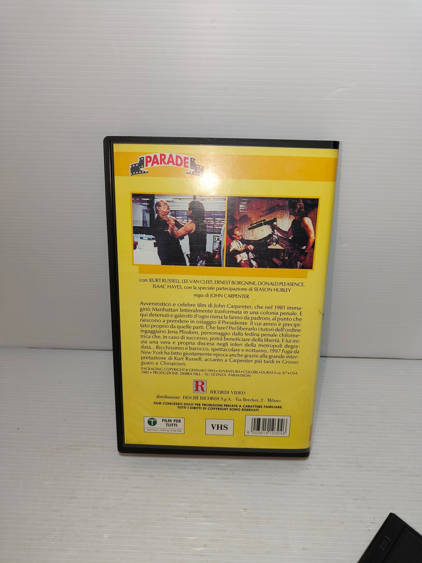 VHS 1997: fuga da New York, LEGGI