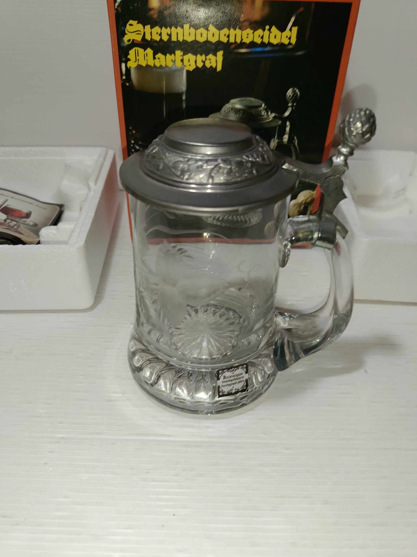 Boccale Rastal design -Studio Made in Germany
In vetro di cristallo soffiato a bocca e Lavorato a mano con coperchio in stagno