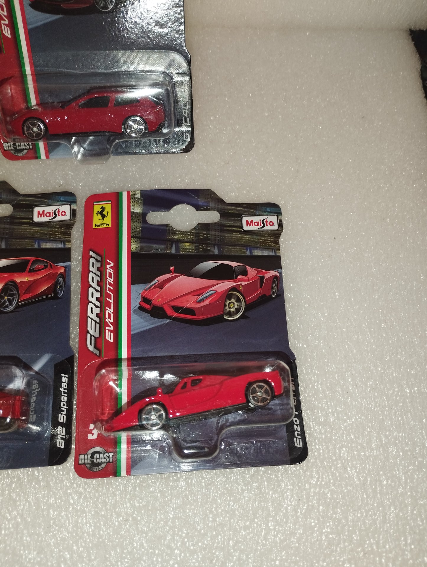 5 Confezioni Ferrari Maisto
Scala 1:64
Die Cast Metal