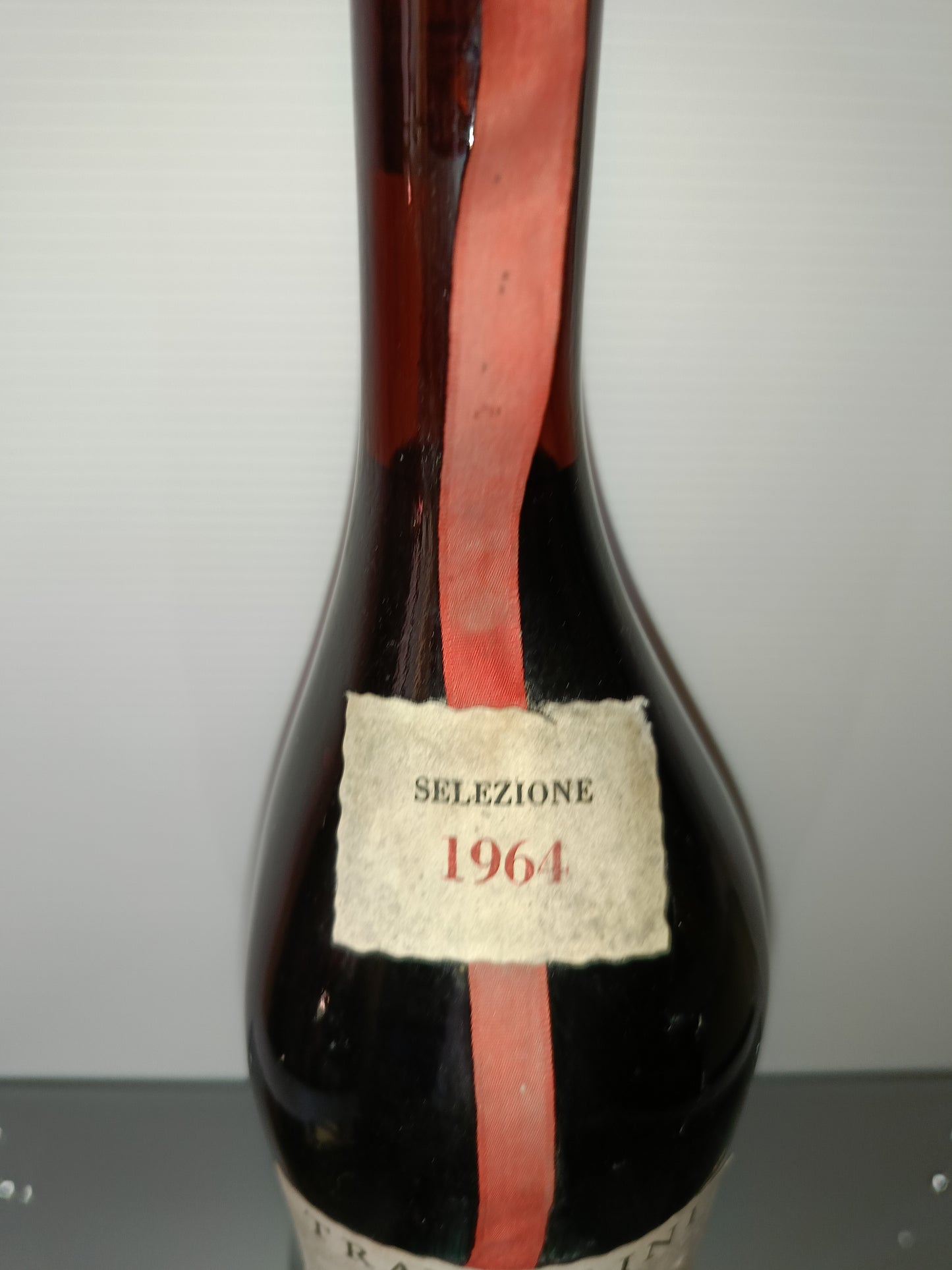 Bottiglia Vino Gattinara Travaglini Selezione 1964 Sigillata
Venduta per collezionismo non per il consumo.