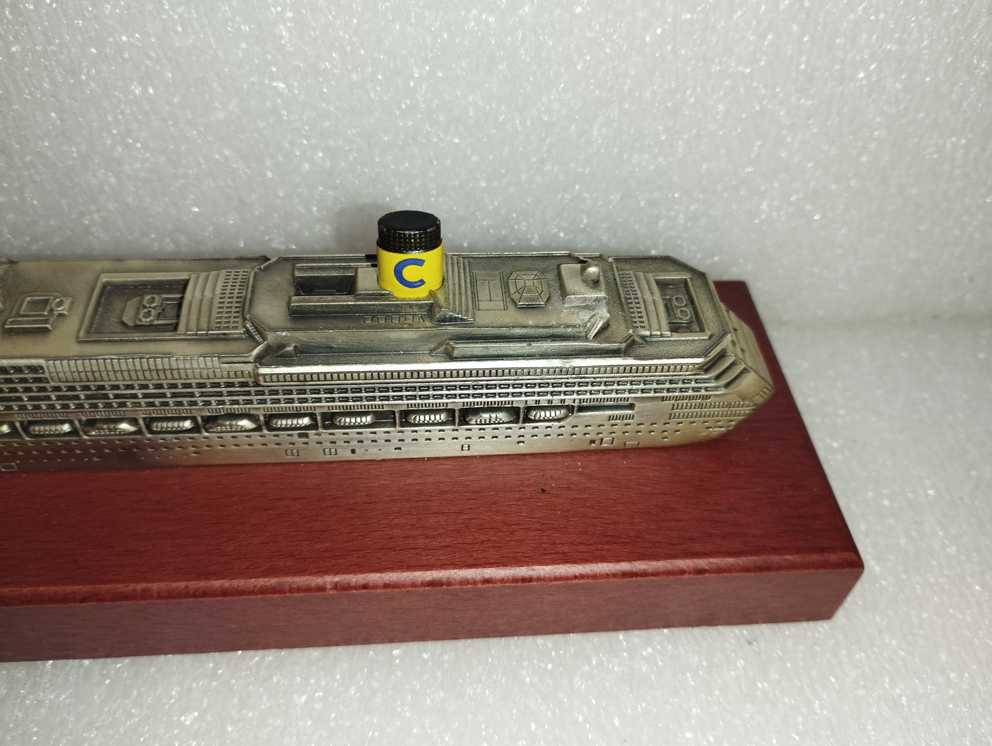 Costa Pacifica In Metallo Con Base In Legno
Made in Italy