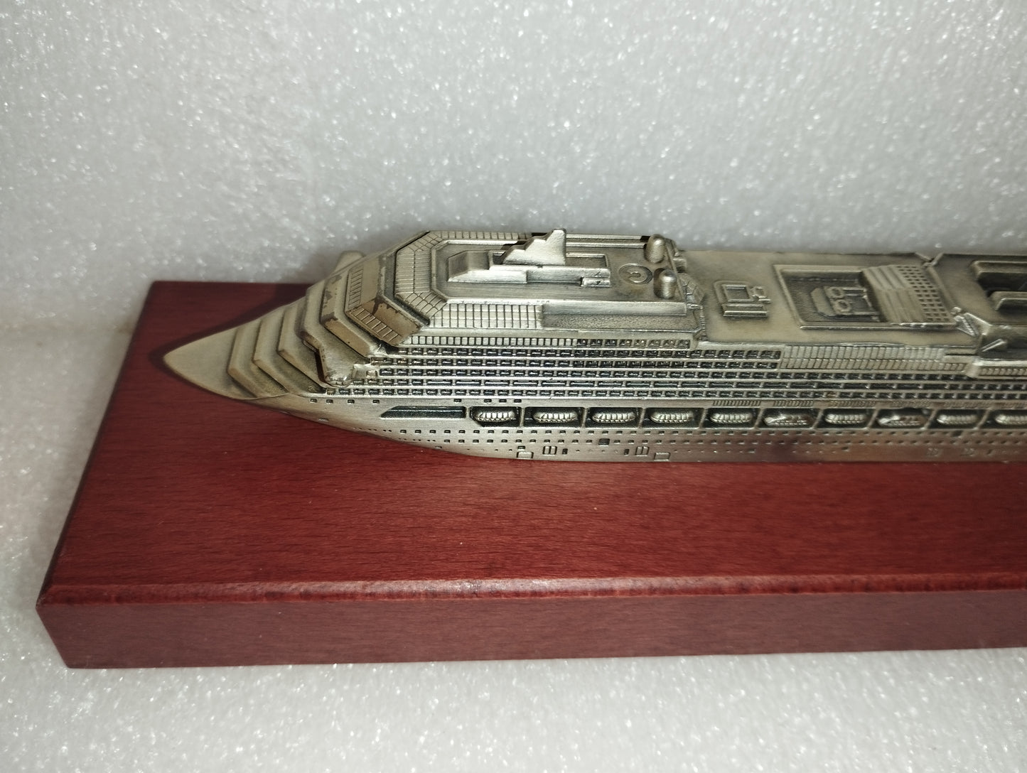 Costa Pacifica In Metallo Con Base In Legno
Made in Italy