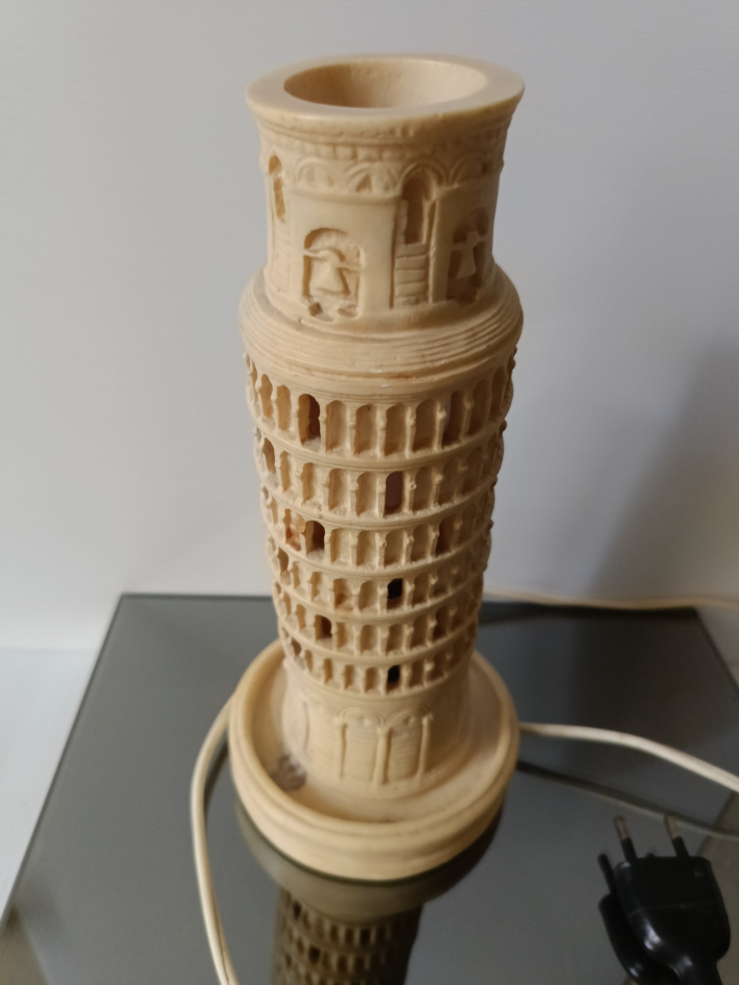 Souvenir Torre Di Pisa In Resina Con Luce Vintage
Altezza cm 24 circa