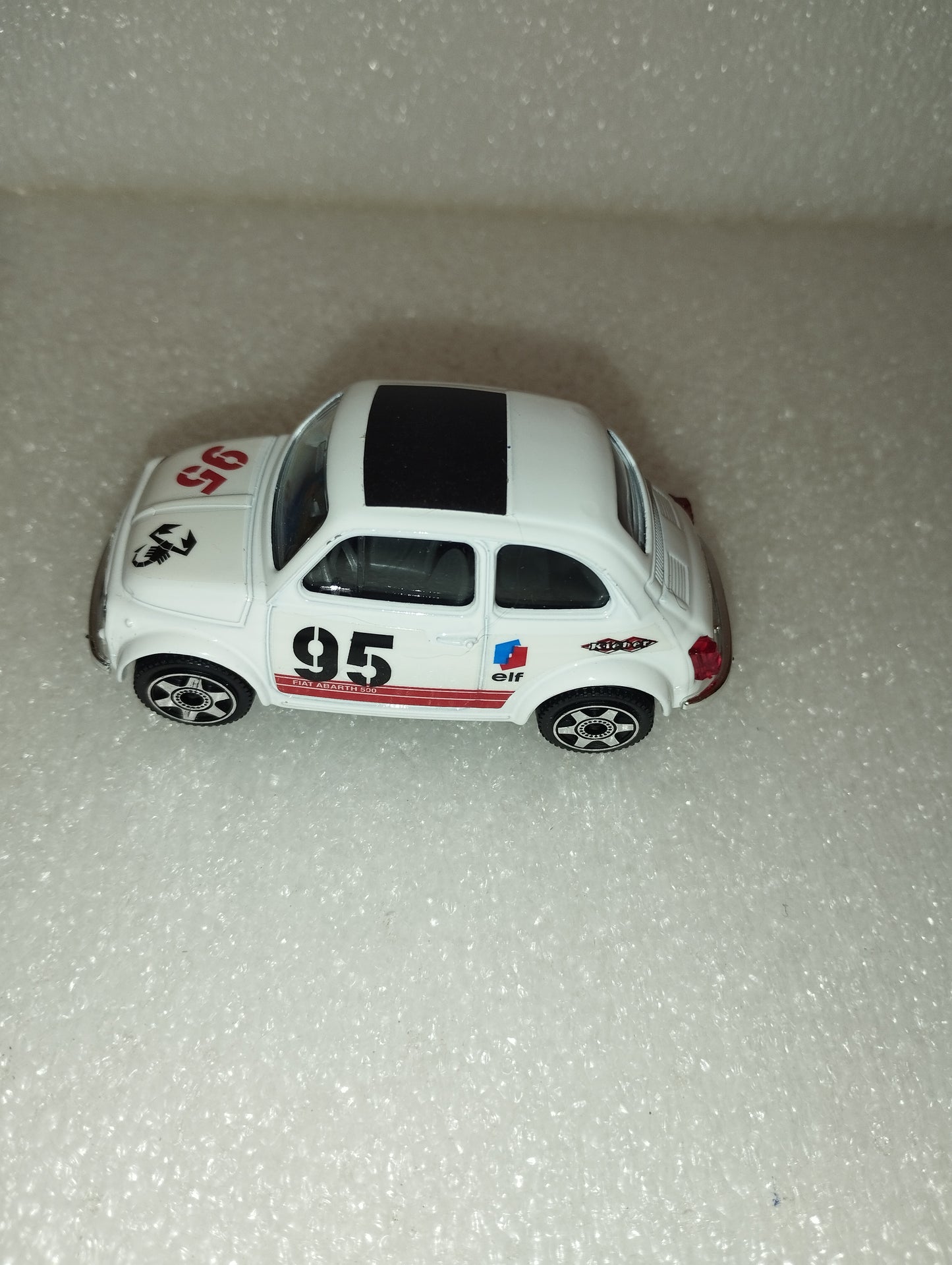 Fiat 500 Sport
Scala 1:43
Bburago
Street Fire Collection