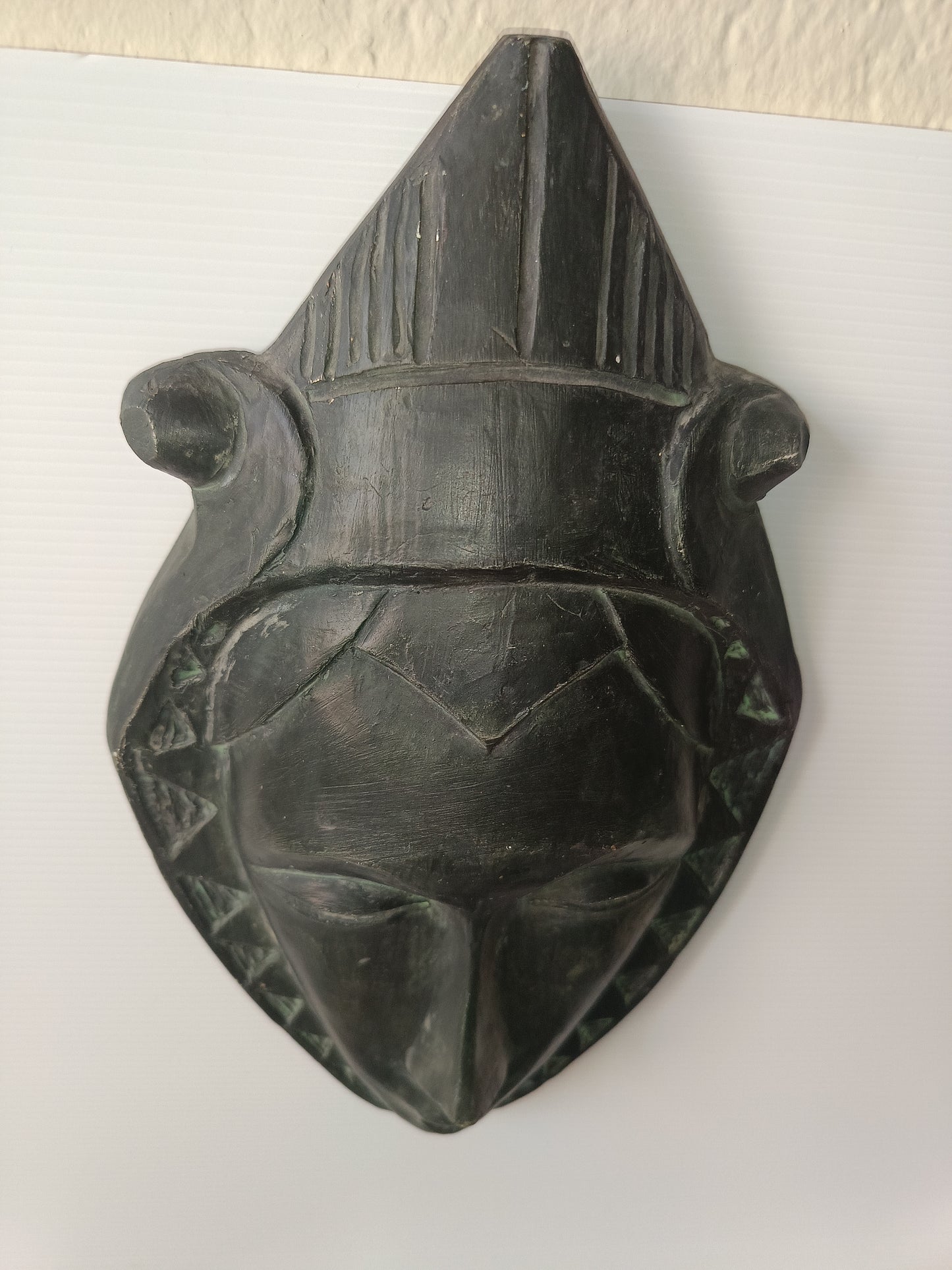 Maschera Africana In Ceramica
Misure 30 x 18 x 4 cm circa