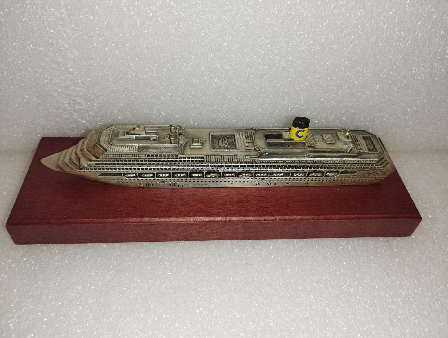 Costa Pacifica In Metallo Con Base In Legno
Made in Italy