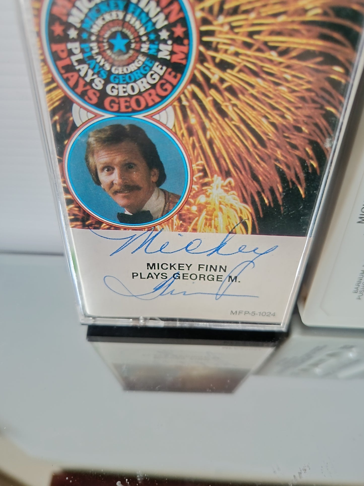 Plays George M. Mickey Finn Musicassetta
Con autografo originale sulla fascetta