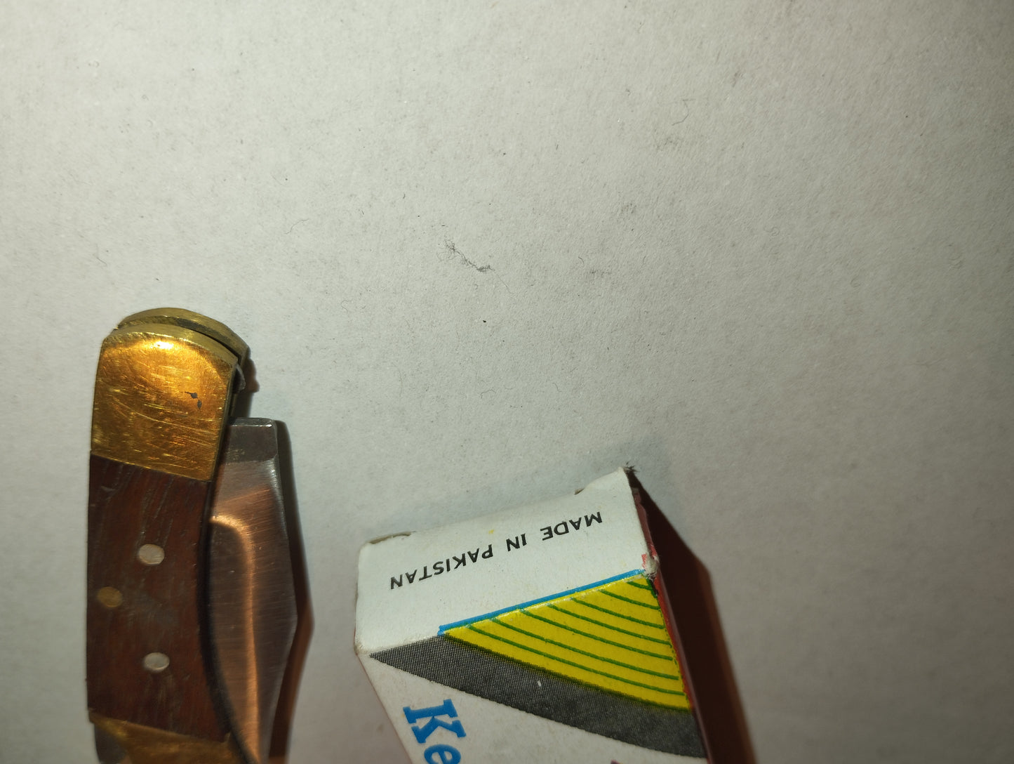 Coltellino Portachiavi Shadkam Vintage
Made in Pakistan
In metallo e legno