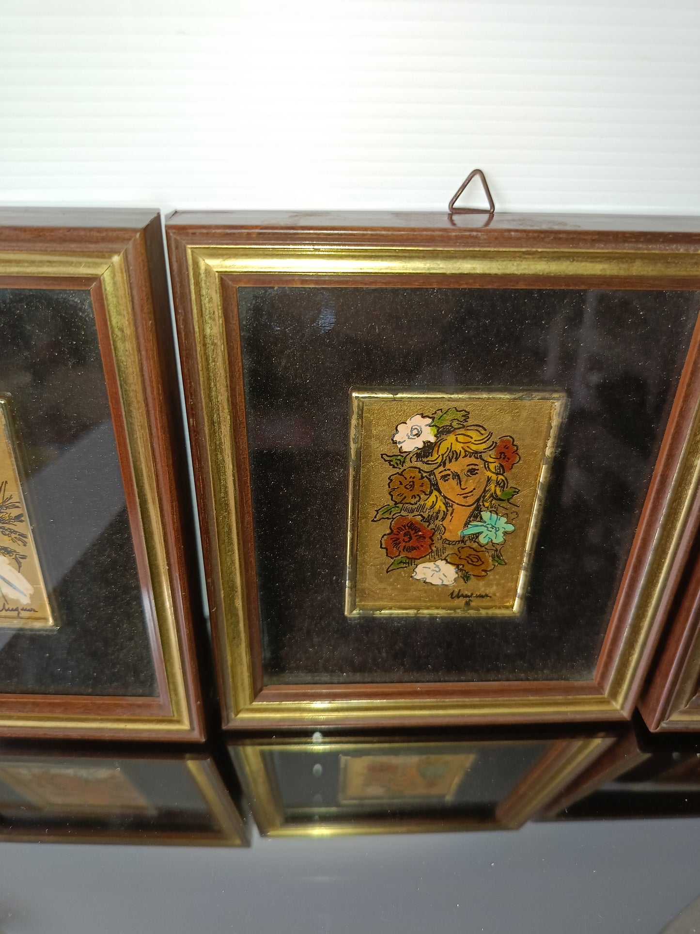 3 Serigrafie Su Foglia Oro 23 K.ti Daniel
In cornice di legno