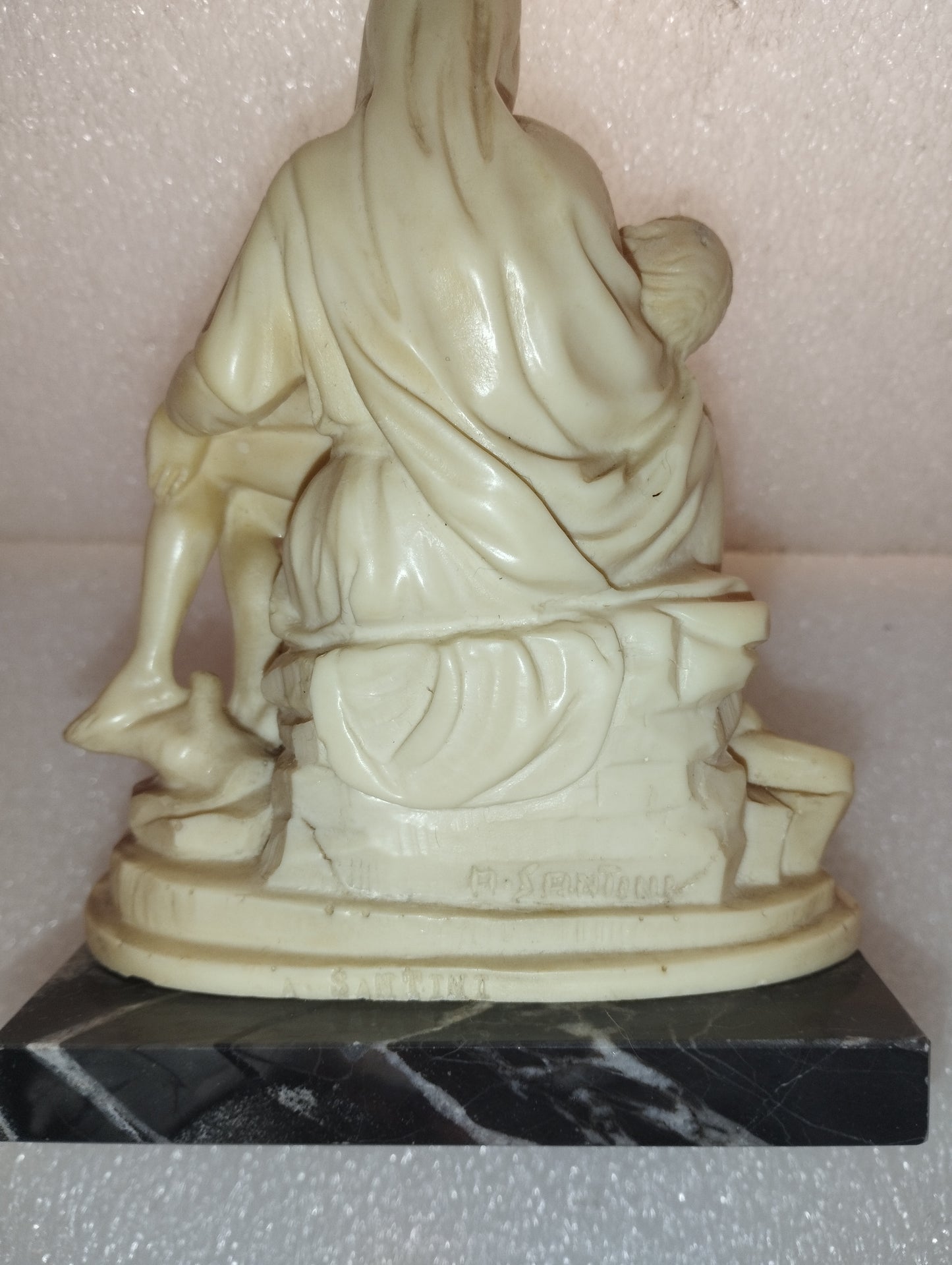 Pietà Di Michelangelo In Marmoresina
A.Santini Vintage
Misure 14h/10,5/7  cm circa