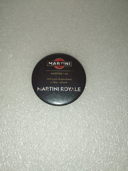 Spilla Martini In Metallo e plastica Vintage
Diametro cm. 5,5 circa