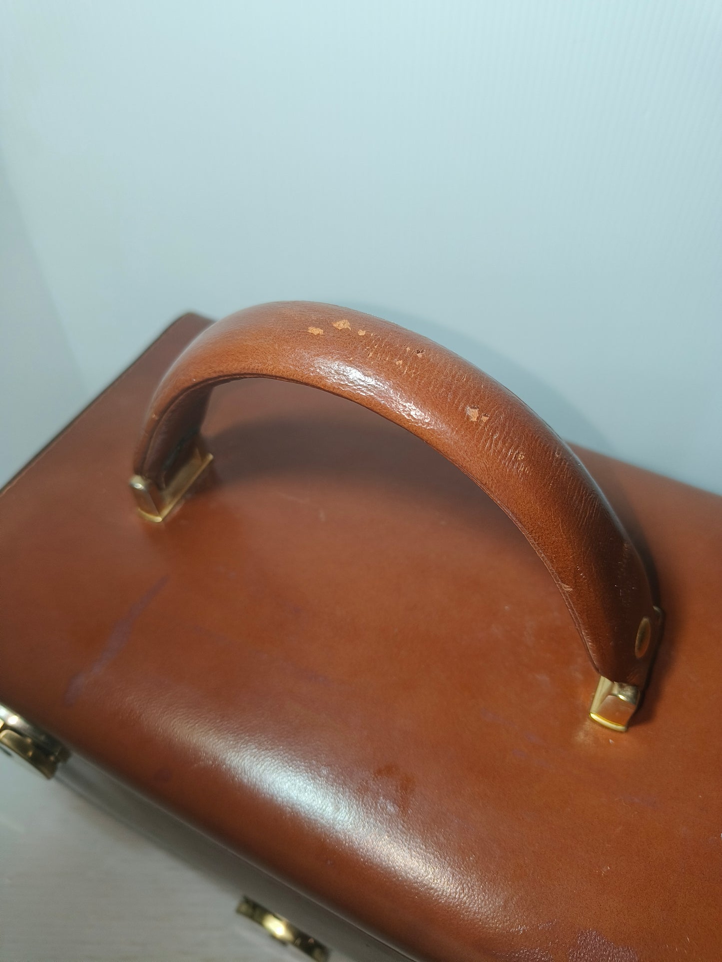 Beauty anni 50 in pelle, LEGGI