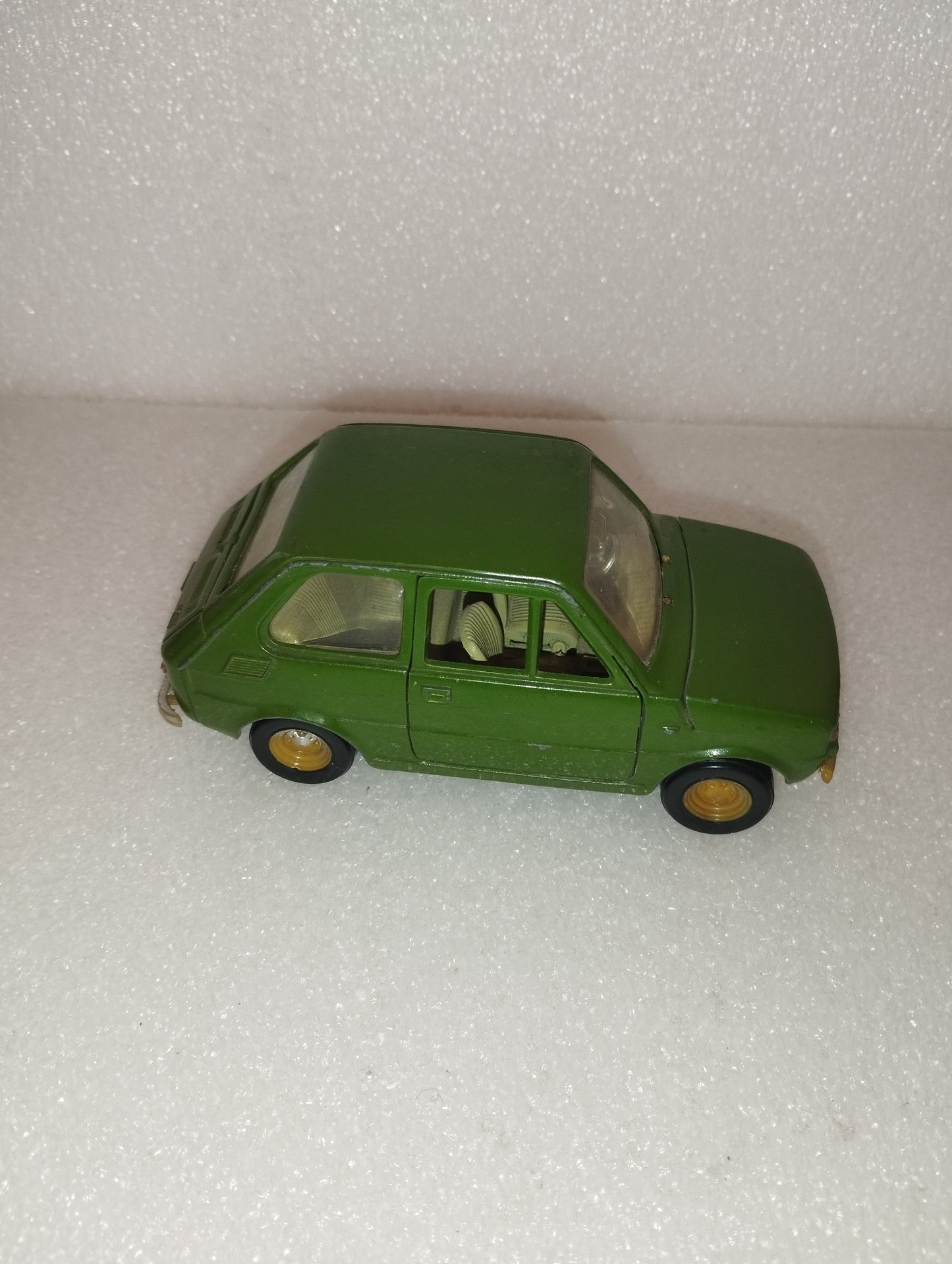 Fiat 126 Politoys
Scala 1:25
Made in Italy
Cod.S17 da restaurare