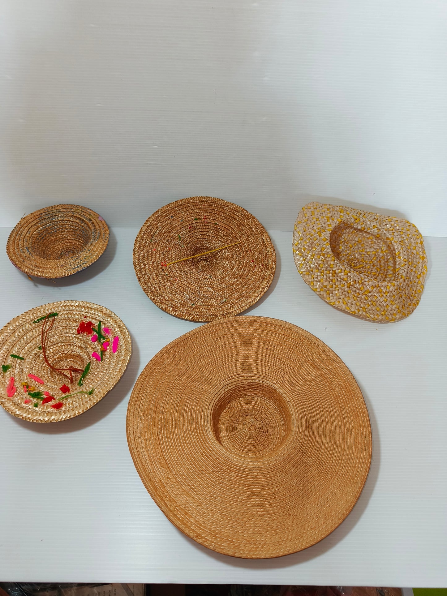 Cappelli in paglia per bambole vintage, LEGGI