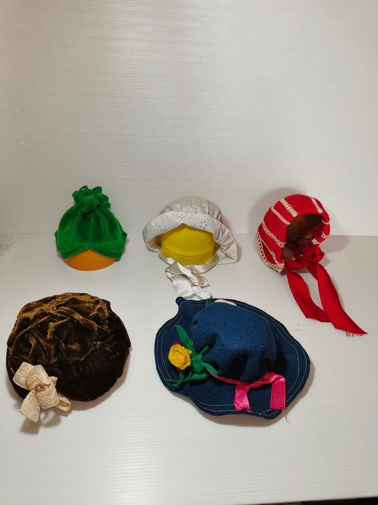 Cappelli antichi per bambole, LEGGI