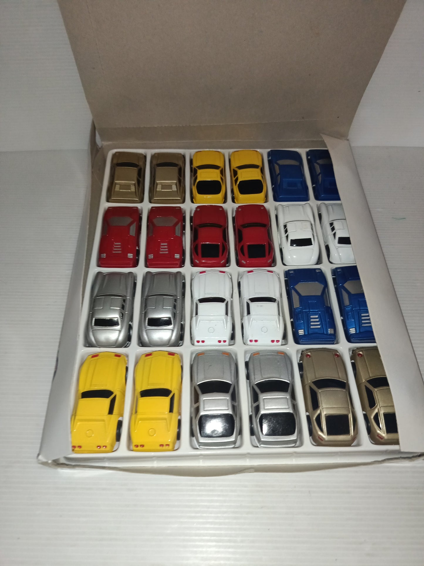 Confezione Mini-Racer Simba
24 modellini in plastica non funzionanti
