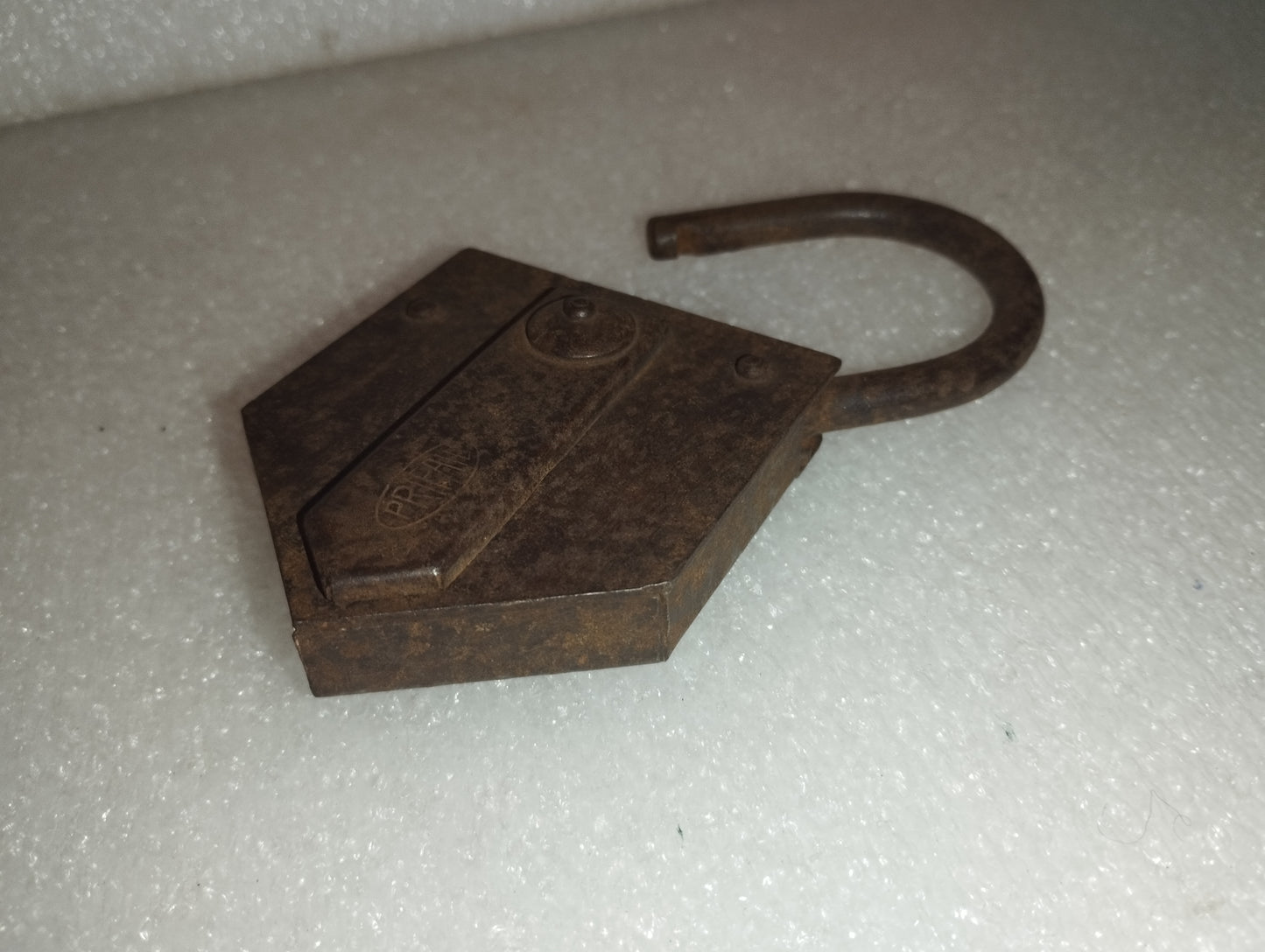 Antico Lucchetto senza Chiave
Da Restaurare