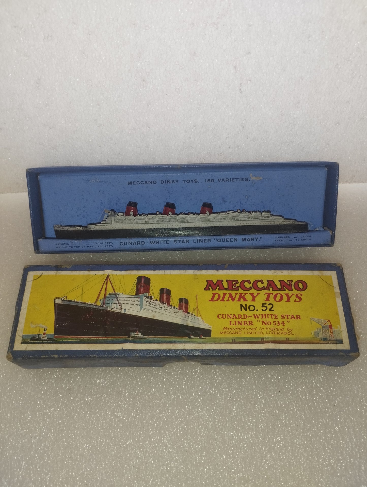 Queen Mary Cunard White Star Linear N. 534

Meccano Dinky Toys

Made in England