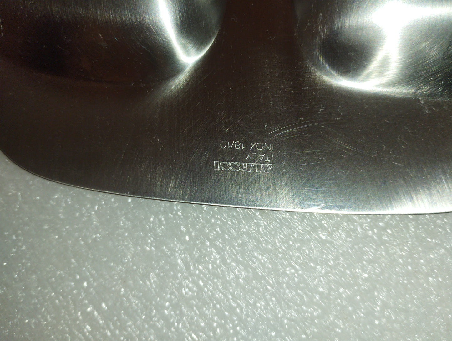 Vassoio Alessi In Acciaio 18/10
Antipastiera a 5 scomparti
Dimensioni 45 x 25 cm