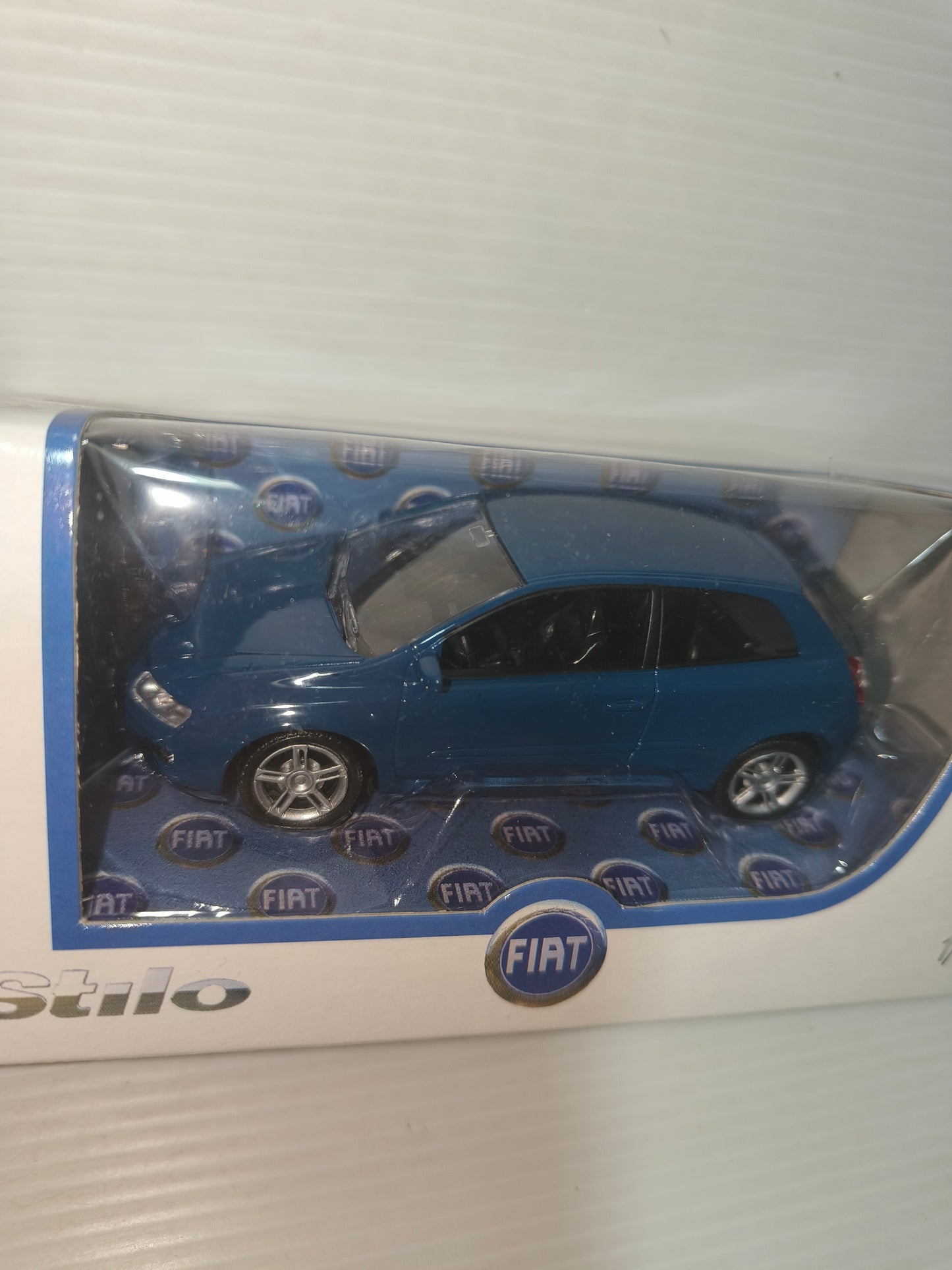 Modellino Fiat Stilo blu Prodotto da Norev Scala 1:43