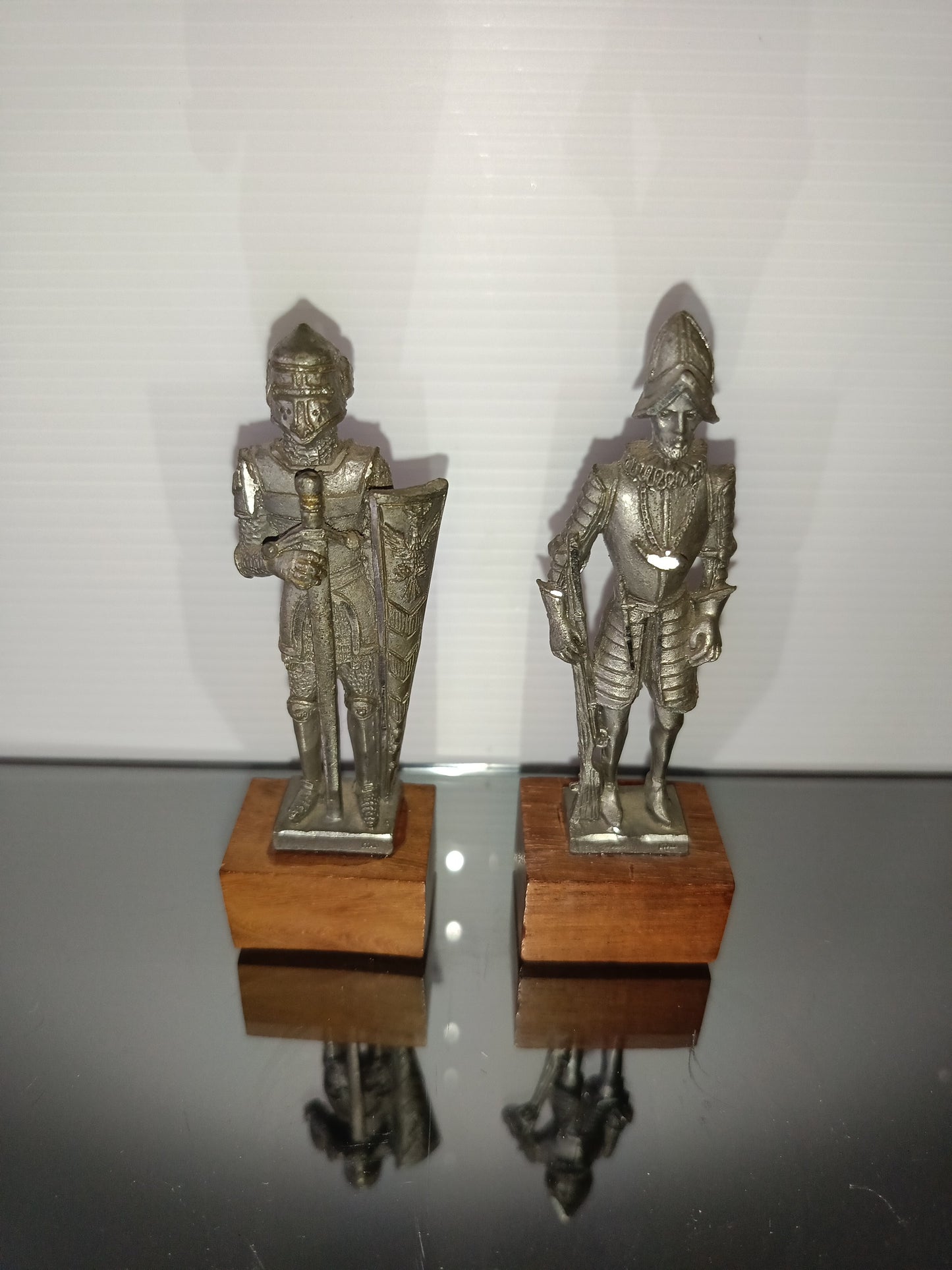 2 Soldati In Peltro Cesellato A Mano Vintage
Made in Italy