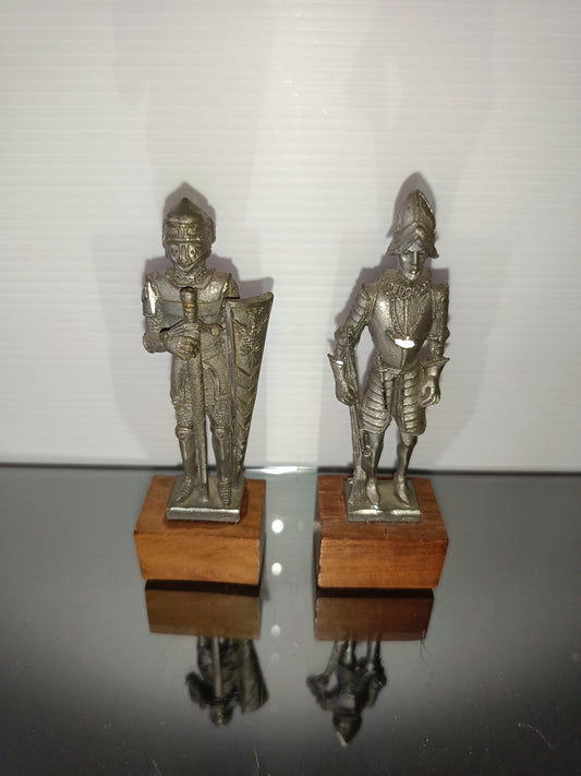 2 Soldati In Peltro Cesellato A Mano Vintage
Made in Italy