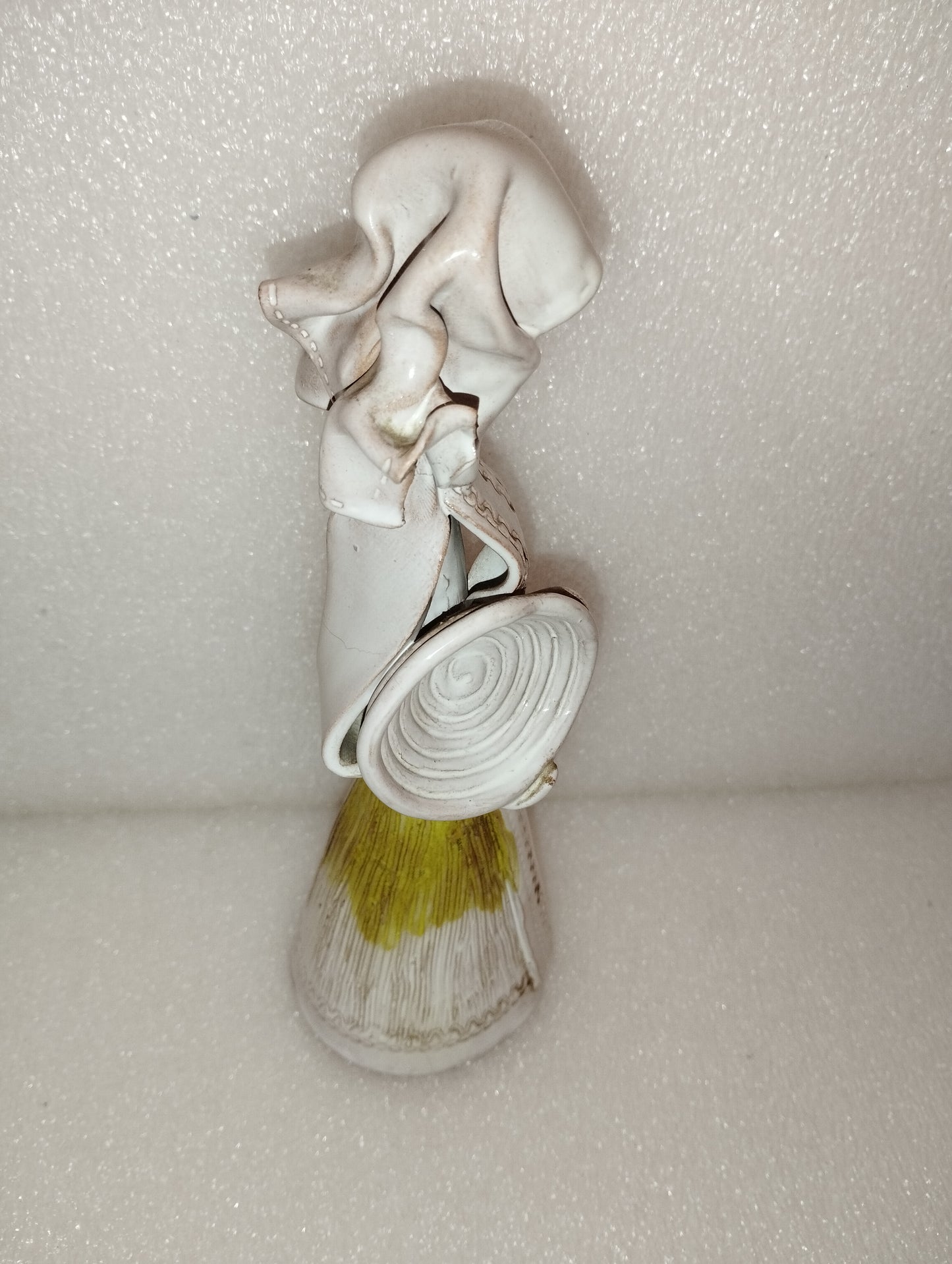 Statua Donna Sarda In Ceramica Smaltata
Firmata G.Sirena