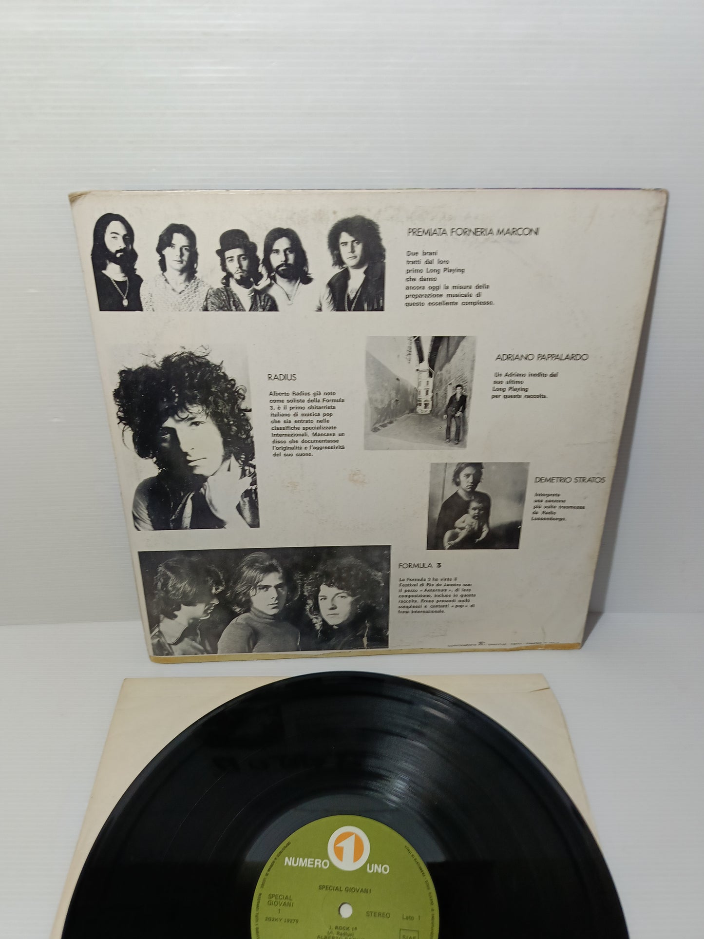 Qui Giovani Various LP 33 Giri
Edito nel 1972 da Numero Uno Cod.2G2KY 19279