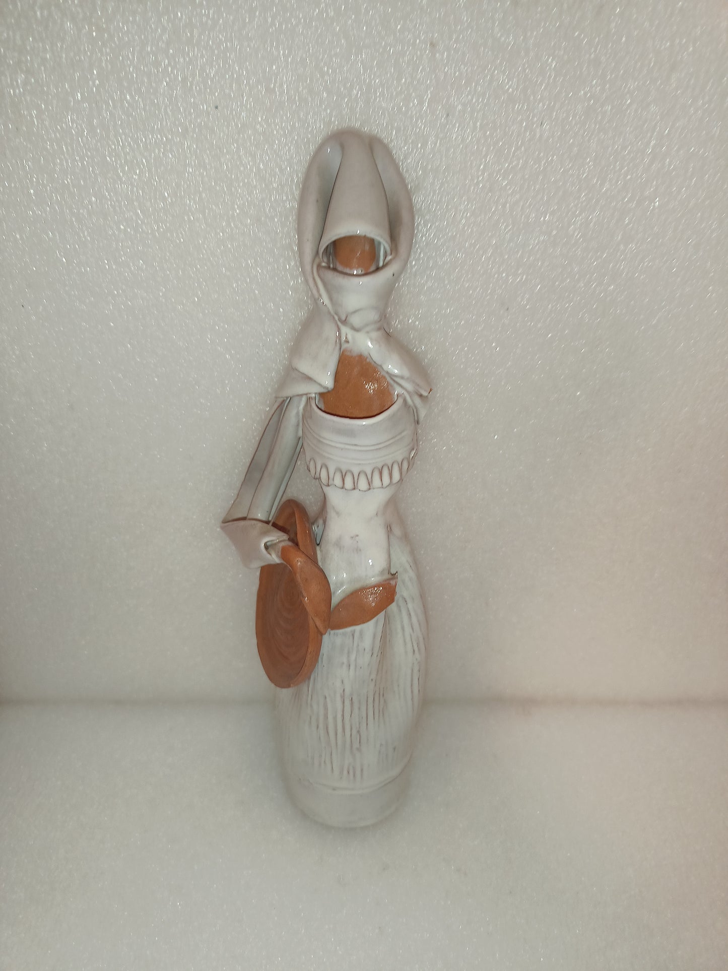 Statua Donna Sarda
Ceramica d'Arte di Emilia Paloma
Altezza cm.30 circa da restaurare